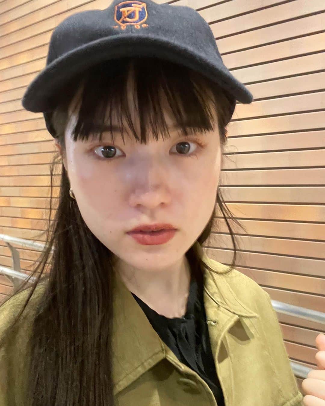 みこさんのインスタグラム写真 - (みこInstagram)「先日 @tina_jojun の展示会へ行ってきたよ。🌹  数ヶ月前にインスタグラムでたまたまディレクターのairiちゃん @airi_jb1212 のことを知って、とってもタイプだ〜と思ってフォローしていて。  そしたら今回tina jojunのスタッフさんが私のファンでいてくれて、巡り巡って展示会にお邪魔することができました！  お洋服も、airiちゃんもとってもかわいくて癒された、、  帰りにお土産でいただいたキャップを早速かぶってshoot📸  久しぶりのキャップスタイル、意外といいかも。👀💎」6月11日 16時20分 - mico_sis