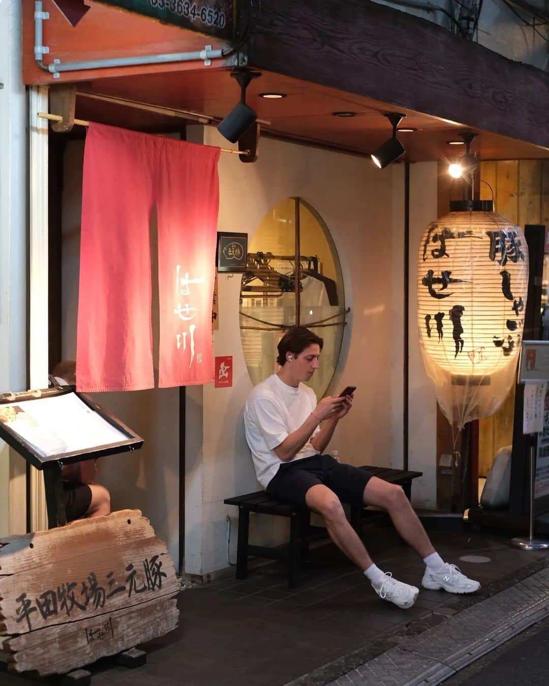 Erinaさんのインスタグラム写真 - (ErinaInstagram)「This highly rated place was actually on my partner's must-visit list, and we were incredibly lucky to snag a table right away. However, I would highly recommend making a booking in advance as it tends to get quite busy.   The pork tonkatsu and Katsudon was simply outstanding - the meat was incredibly tender, juicy, and paired perfectly with the aromatic Shiso and melted cheese. We immediately regretted not ordering more because it was that good!  _____________________ @tonkatsuhasegawaryougoku  Address: 3 Chome-24-1 Ryogoku, Sumida City, Tokyo 130-0026, Japan   Trading hours: Everyday  11:30 am -15:00pm 17:00pm - 22:00pm _____________________」6月11日 16時27分 - eliseaki