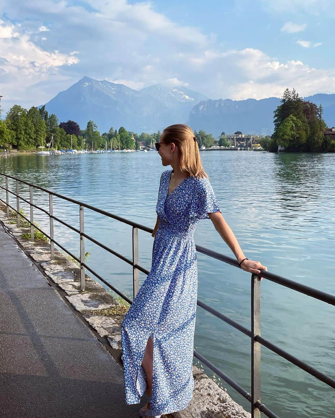 ユリア・シェチニンさんのインスタグラム写真 - (ユリア・シェチニンInstagram)「rare pictures of me in a (non skating) dress 👗💁🏼‍♀️ • #summer #summervibes」6月11日 16時28分 - iouliachtchetinina