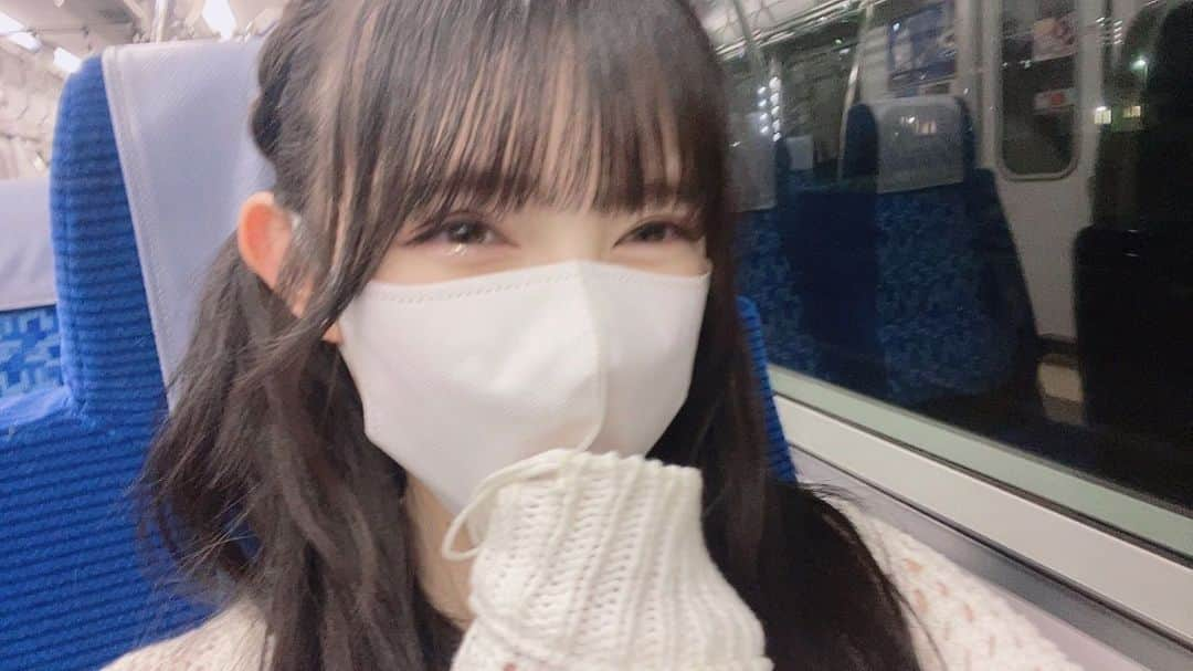 菅田愛貴さんのインスタグラム写真 - (菅田愛貴Instagram)「. 誰もいない電車で…ひっそりと…  ものすごく星空がみたぁあい…🌙！！」6月11日 16時31分 - akisudaofficial