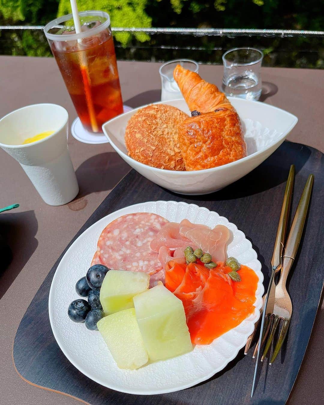 百合華さんのインスタグラム写真 - (百合華Instagram)「#goodmorning 🧚✨💕  #rokukyotolxrhotelsandresorts   #japan #日本 #kyoto  #京都 #ロク京都 #ホテル朝食  #テラス席で朝食  #天神川を眺めながら #川のせせらぎに癒される  #美味しい朝食で幸せいっぱい  #自然豊かな場所だと心が落ち着く  #優雅なひととき大人の時間時を忘れて」6月11日 16時32分 - yurika.lovelily