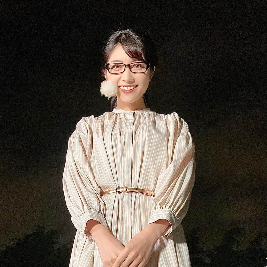 久保井朝美さんのインスタグラム写真 - (久保井朝美Instagram)「👓 たまには🥸🥸🥸  #気象キャスター #久保井朝美 #気象予報士 #防災士 #講演会講師 #黒縁メガネ #めがね女子 #シャツワンピースコーデ #ストライプシャツワンピース #2023夏 #夜の渋谷」6月11日 16時32分 - asami_k920