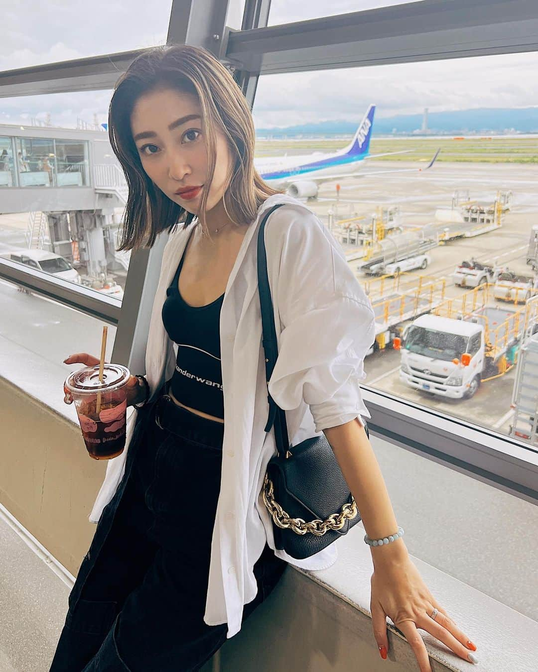 七菜香さんのインスタグラム写真 - (七菜香Instagram)「🇯🇵✈️🫧✨  #ootd #ootdfashion #fashionlover #flight #travel #travelstyle #dailylook #패션 #여행스냅 #데일리룩 #私服 #旅行コーデ #旅すたぐらむ #✈️」6月11日 16時37分 - nanaka0118