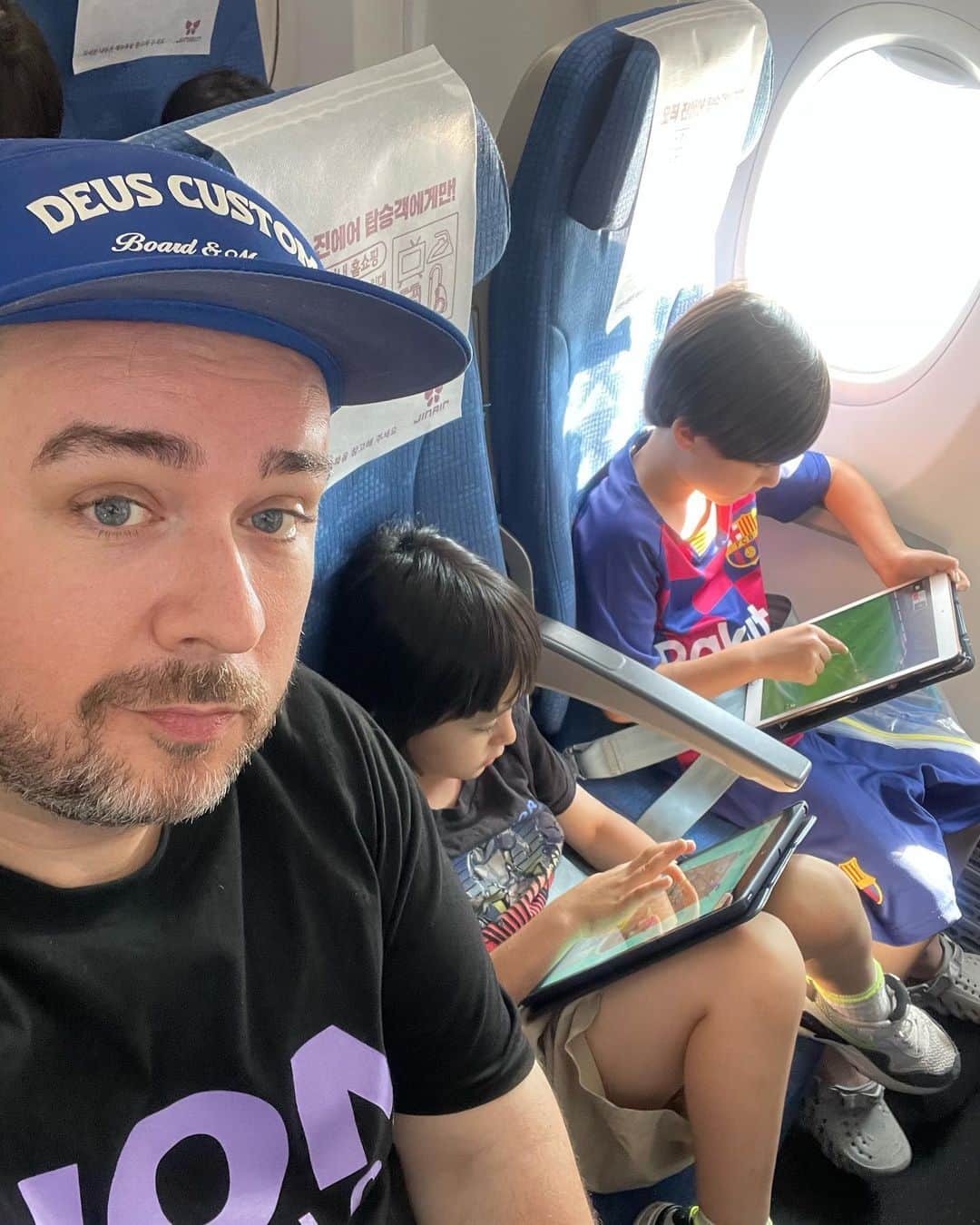 サム・ハミントンのインスタグラム：「Summer vacation starts now. First stop Phuket!  지금 여름 방학 시작. 첫번째 갈곳은 푸켓!」