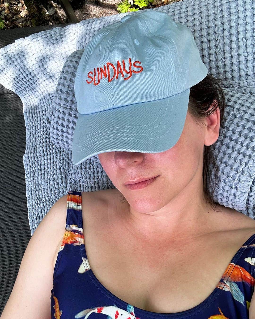 STIL IN BERLINのインスタグラム：「It’s cap season at @give.me.sundays -  Join the fun and let the people know what you’re all about. Ja? *werbung」