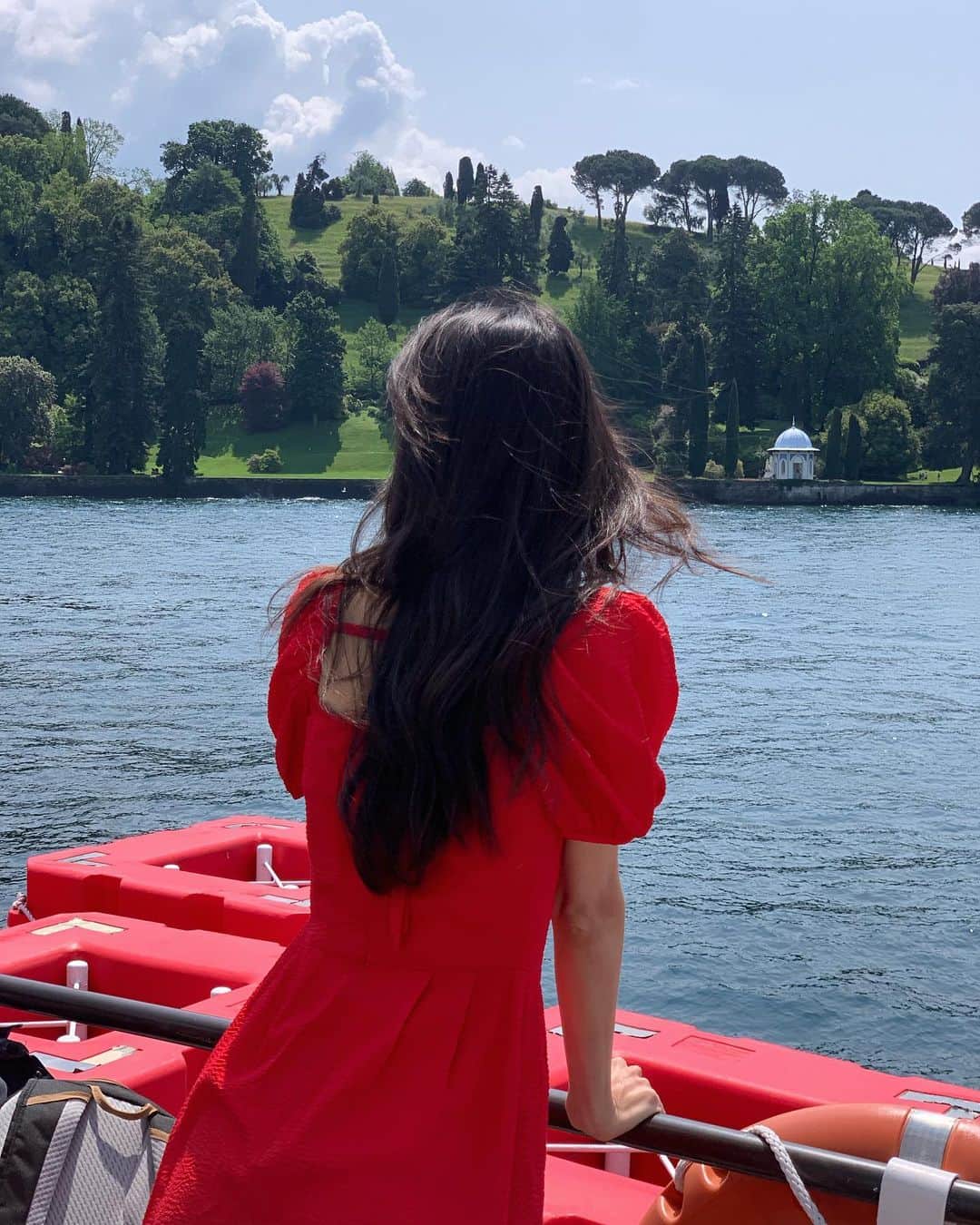 ミナ さんのインスタグラム写真 - (ミナ Instagram)「🇮🇹🌊🚢♥️  초록과 윤슬 그리고 빨간색 내가 좋아하는 것들」6月11日 17時06分 - blossomh_