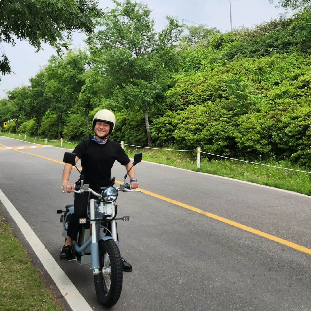 チョ・セホさんのインスタグラム写真 - (チョ・セホInstagram)「유독 그대가 보고 싶어서 달려가고 싶었던 그날 햇살이 따뜻해서 내마음 유독 더 따뜻했던 그날🤍 #조세호#대반상고패션」6月11日 17時23分 - chosaeho