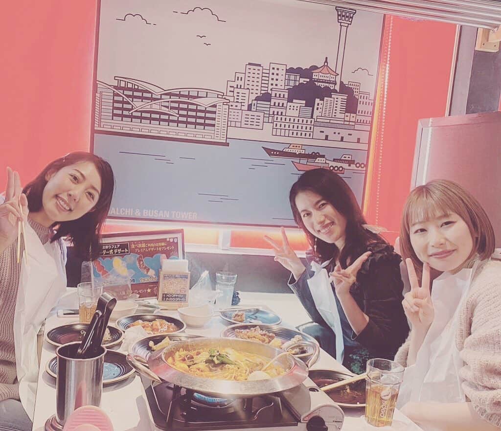 寺田浩子のインスタグラム：「電車モチーフのお店。 韓国旅行気分♪  りーさんが何やら面白いことやってるので、宜しければInstagramに「いいね👍」をお願いします。  今日の18時までだそうです😳 #永井理沙　さま  https://www.instagram.com/p/CtMMdM_PH8G/?utm_source=ig_web_copy_link」
