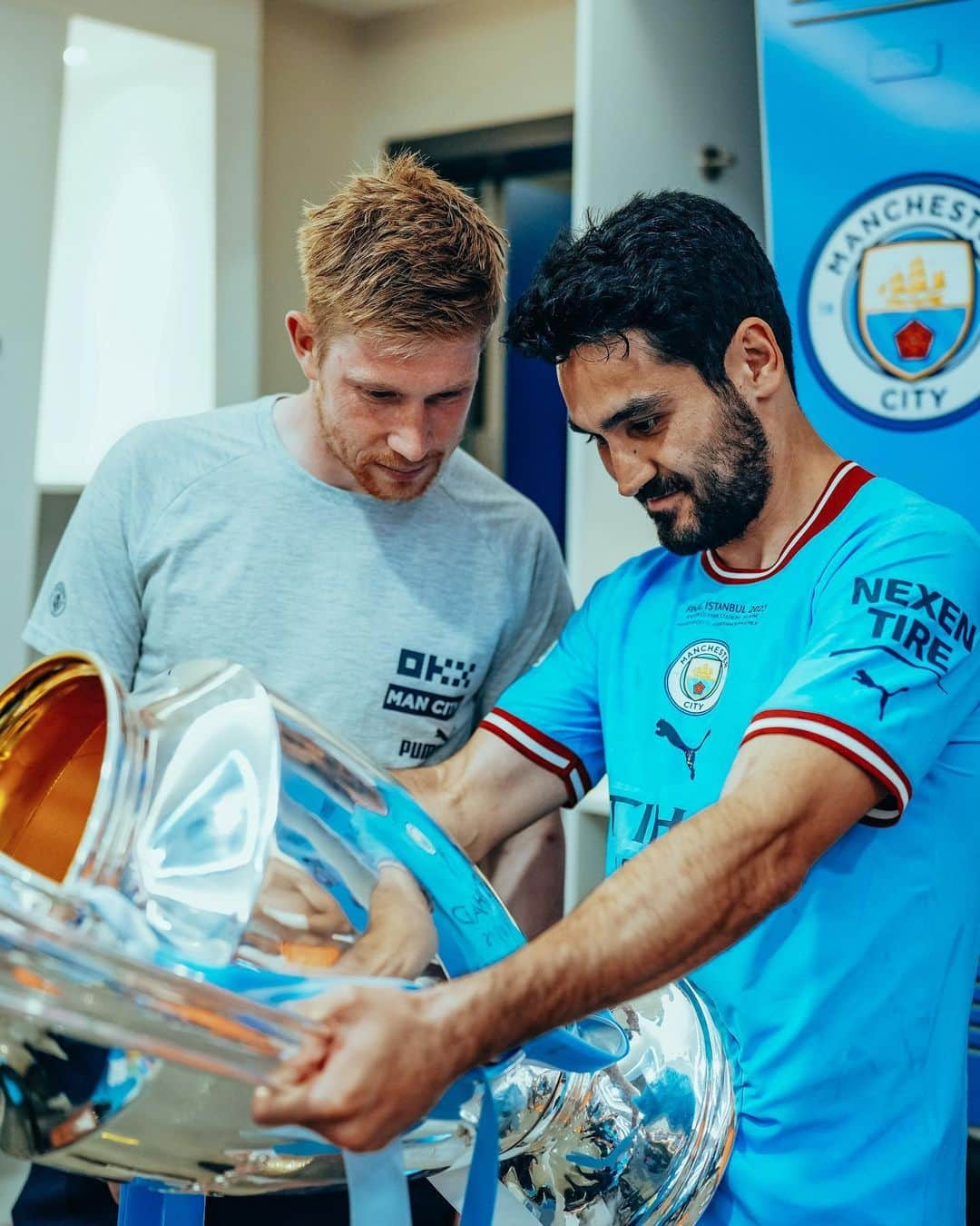 ケヴィン・デ・ブライネさんのインスタグラム写真 - (ケヴィン・デ・ブライネInstagram)「I think it says….. MANCHESTER CITY!!!! @mancity」6月11日 8時24分 - kevindebruyne