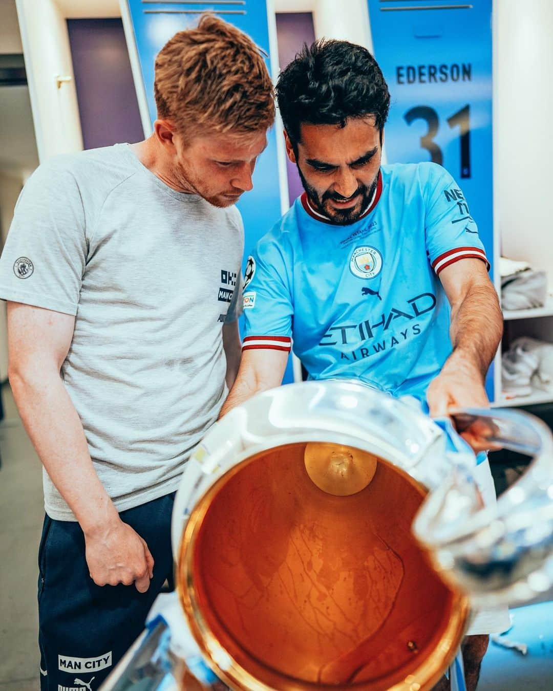 ケヴィン・デ・ブライネさんのインスタグラム写真 - (ケヴィン・デ・ブライネInstagram)「I think it says….. MANCHESTER CITY!!!! @mancity」6月11日 8時24分 - kevindebruyne