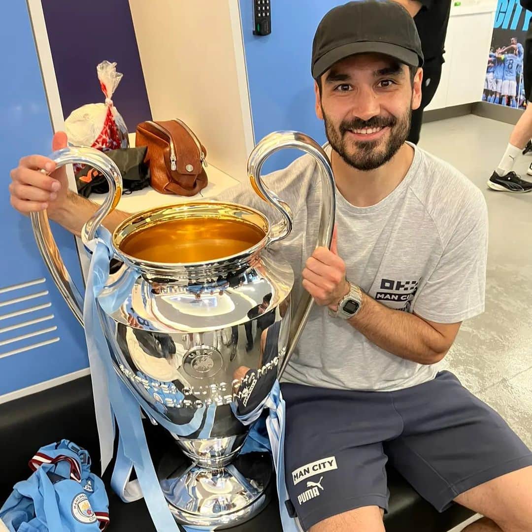 イルカイ・ギュンドアンのインスタグラム：「3/3 🥰💙🏆🏆🏆 Just incredible...」