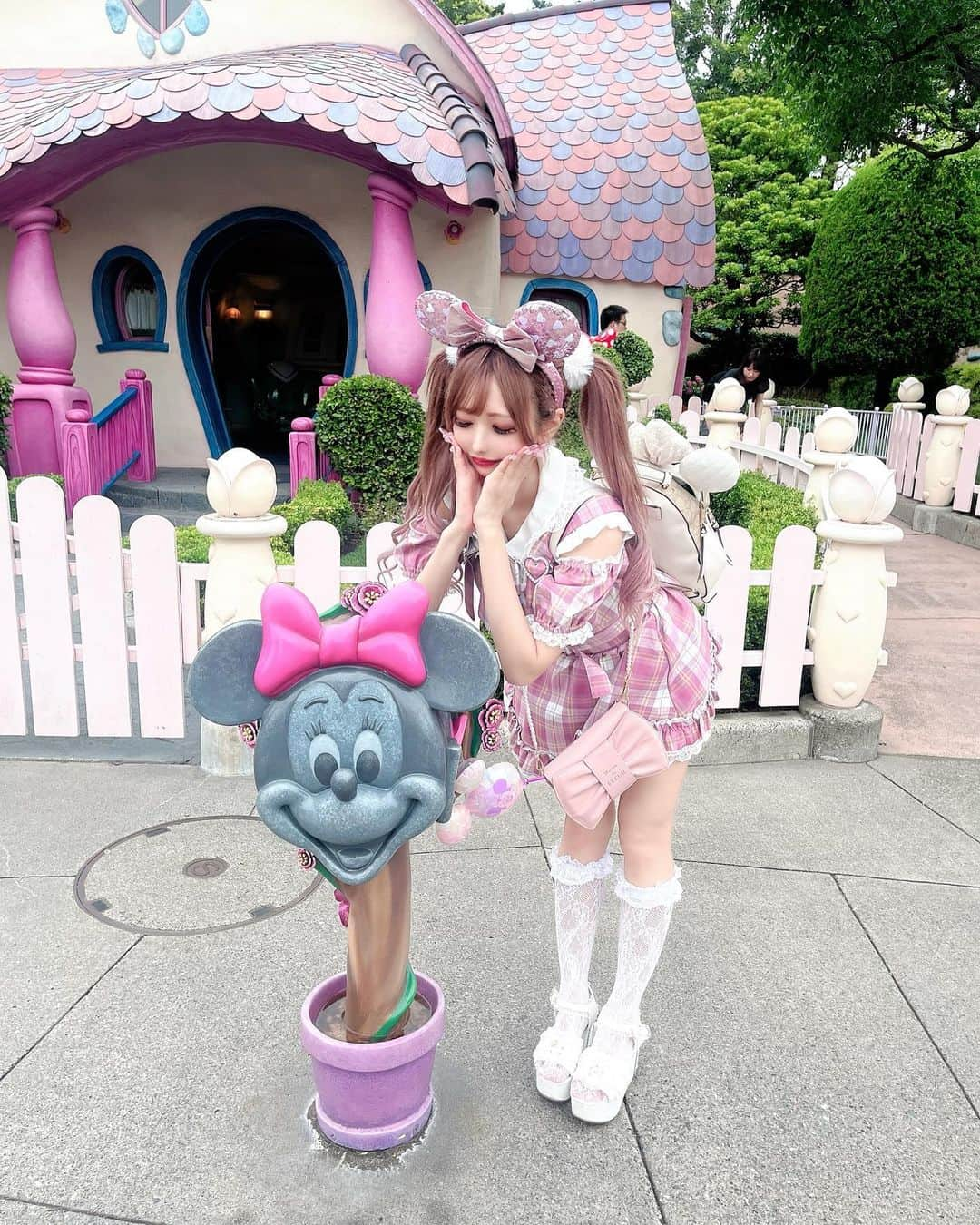 桜咲姫奈さんのインスタグラム写真 - (桜咲姫奈Instagram)「💖ディズニー💖 久しぶりのランド(⁎ᴗ͈ˬᴗ͈⁎)♡ お洋服はぷりめろちゃん🫶  #ディズニー  #ディズニーランド  #ディズニーコーデ  #ディズニーカチューシャ」6月11日 8時36分 - himena_ousaki