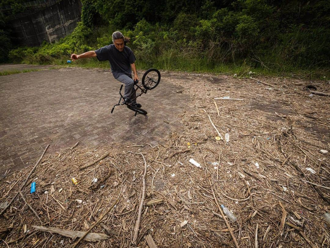 宇野陽介さんのインスタグラム写真 - (宇野陽介Instagram)「雨は必ず止む。  #aresbikes #bmx #flatland #freestyle #streetculture  #ride #dvsshoes  #madbunny #photography  #lumix #gh6 #art」6月11日 8時46分 - yorkuno