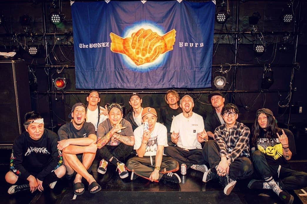 KAI_SHiNEのインスタグラム：「230527 The BONEZ 10th Anniversary Tour「47 AREAS」 @さいたま新都心 Heaven's Rock VJ-3 Thanxxx‼︎‼︎🤘🤘🔥🔥  自分達のツアーFinalからの、更に一体感あるフロアの熱がマジアツ過ぎたこの日‼︎ 今このツアーをやる意義をめちゃむちゃ感じたし、有り難いとすら思ったし、またそれがスゴく伝わってってる。 こんな最高なツアーにマヂラブです❤️‍🔥❤️‍🔥❤️‍🔥  またすぐ合流しよー🤘😆🎶  Congrats 10th‼︎🎊  pix by  @ysz.photo    @sat0313 &me  #山嵐 #thebonez #骨から気合い  #livehouse #live #life #vibe #tour #bandlife #yamaarashi #感謝 #jp」