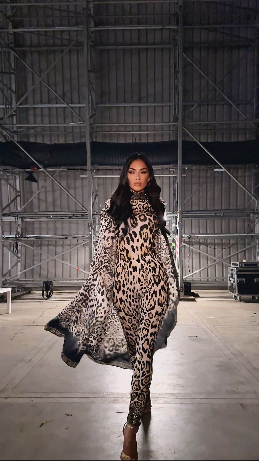 ニコール・シャージンガーのインスタグラム：「Her name is Nicole. Never forget who you are. Make every opportunity your runway 💁🏽‍♀️ ✨」