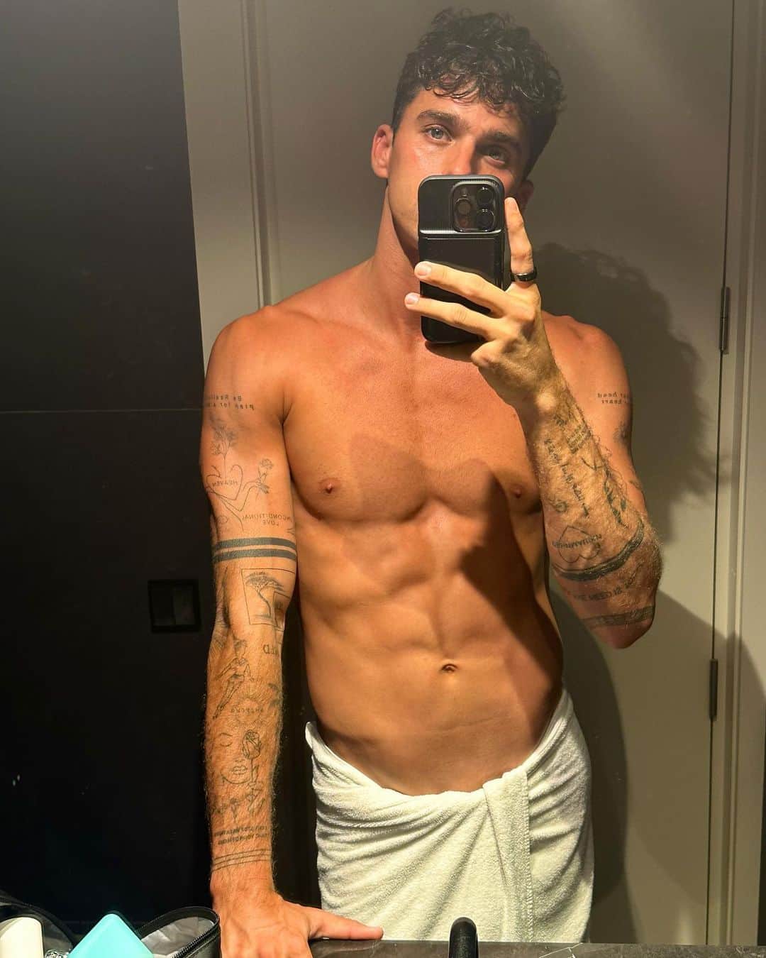 ジェイ・アルヴァリーズのインスタグラム：「Damn Italy y’all let me down today 💔.. next time @official.vave」