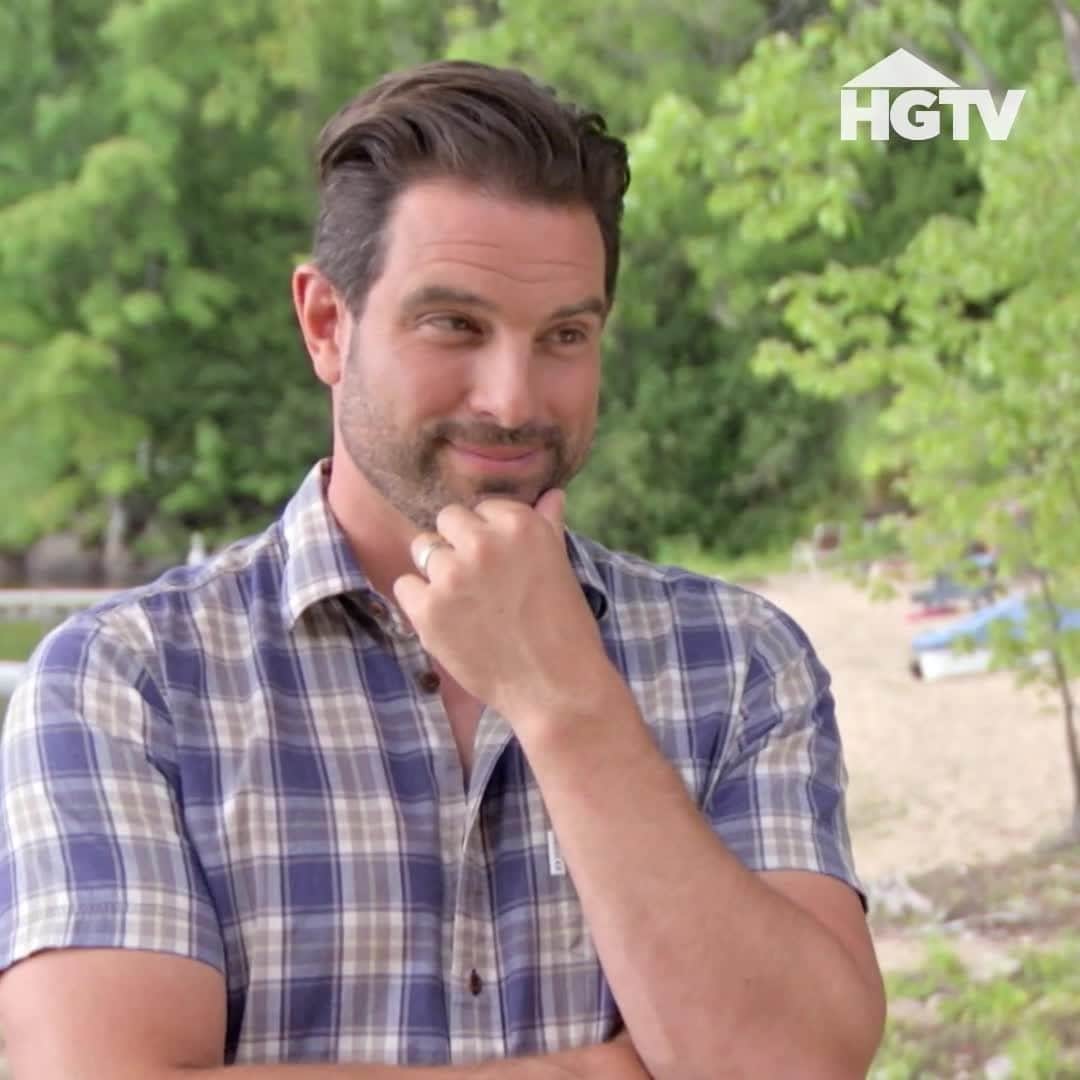HGTVのインスタグラム：「Renovation is a contact sport! 🏐   #VacationHouseRules is #OnHGTV...tonight at 9|8c with @debra_salmoni & @scott_mcgillivray」
