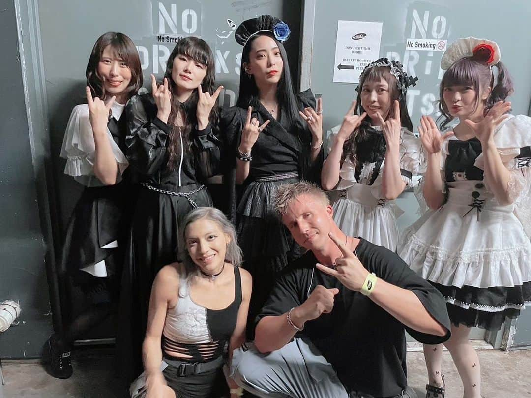 小鳩ミクのインスタグラム：「🌏🕊🇺🇸  2023.5.15 Emo's in Austin, TX   Thank you so much SHADOW CLIQ  for 2 days support act po!!  #思い出 #memories #usa #tour #anniversary #bandmaid」