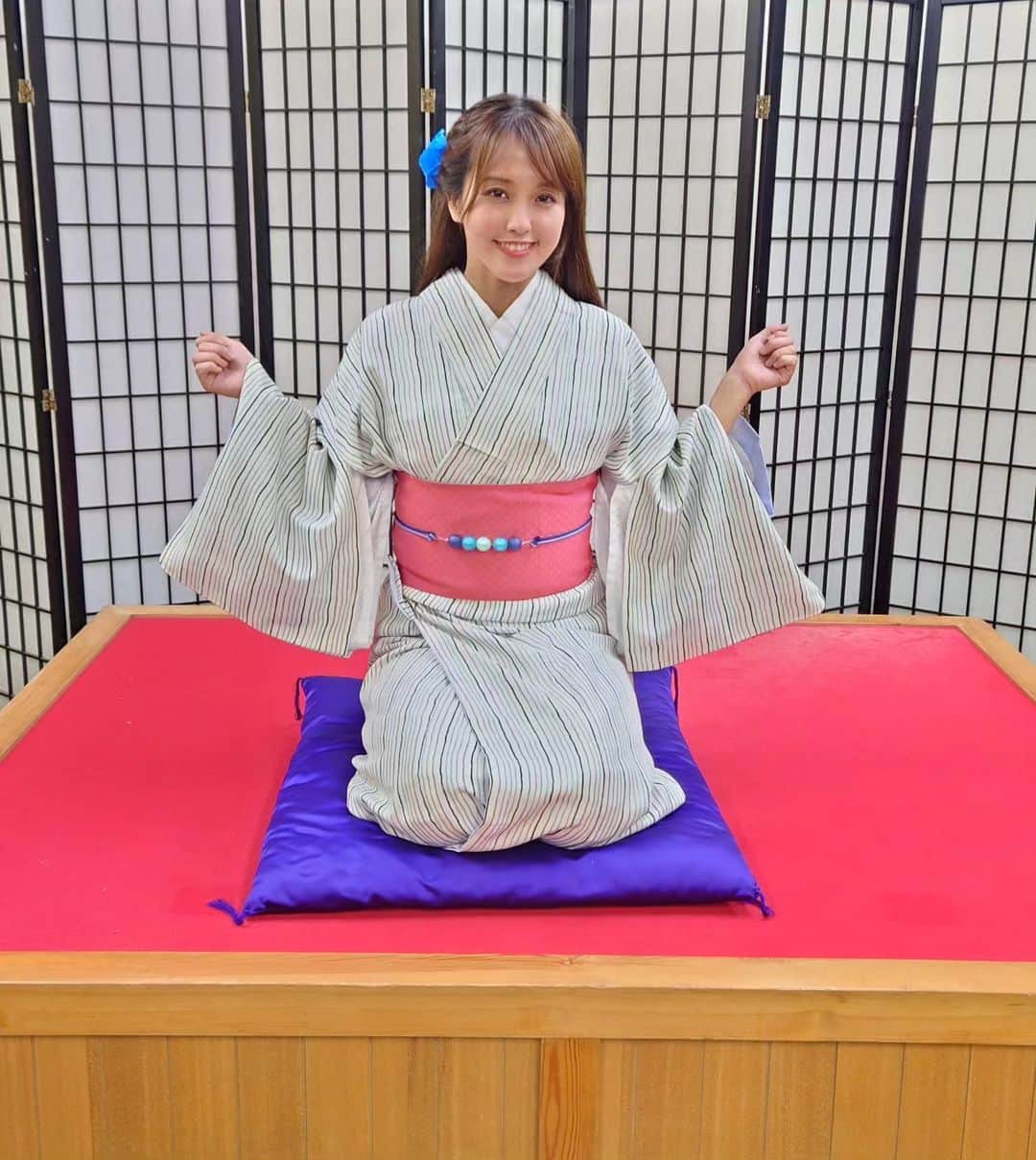 日里麻美のインスタグラム：「＊ 落語を主張  昨日は「独学落語学園」ご来場ありがとうございます！  私は「風水」という現代落語を披露しました。  落語は相変わらず難しい🫠 次また出演する機会がありましたら また古典に戻そうかなー  大喜利大会も楽しかったー みんな個性爆発で笑ったなー😍  電子写真集イベント 【ゲスト】相原美咲・篠見星奈・てるる・日里麻美※五十音順 【開催】2023年6月24日（土） 【開場】17:50 【開演】18:00 【定員数】50名様 【会場】ソフマップAKIBA アミューズメント館8F 【集合場所】ソフマップAKIBA アミューズメント館8F 【イベント内容】トーク＆特典会※出演者は水着となります。  【イベント参加方法】 パスマーケット上にて『イベント参加券(サイン入り個別水着2ショットチェキ券１枚付)』をご購入のお客様は先着で特典会にご参加になれます。 【特典会内容】※当日会場内レジでも販売いたします。 個別水着撮影券（30秒） ¥2,000（税込）※ソロチェキ変更可 追加水着2ショットチェキ券（サイン付） ¥2,000（税込）  予約の方法は ハイライトの「イベントの予約」 から🧡 予約まってるよー🥰  * *  【販売中】 💠抑えきれない胸の鼓動　DVD & Blu-ray Amazonなどで購入できます 💠グラビア学園　グラビア動画&デジタル写真集　Amazon、DMMで購入できます  【TV、Web】 💠さまぁ～ずチャンネル　『訳あり女』『アシスタントオーディション』  💠YouTube　『ひさっちゃんねる』で検索  💠チョコブラABEMA限定動画  💠Abema「BAZOOKA!!!」#12  【イベント】 💠6/14  まーすた下北沢店 💠6/24  リリースイベント🧡 * * **  #着衣でも主張  #落語 #37歳グラビア #おっぱいの大きいお姉さんは好きですか #hisato」