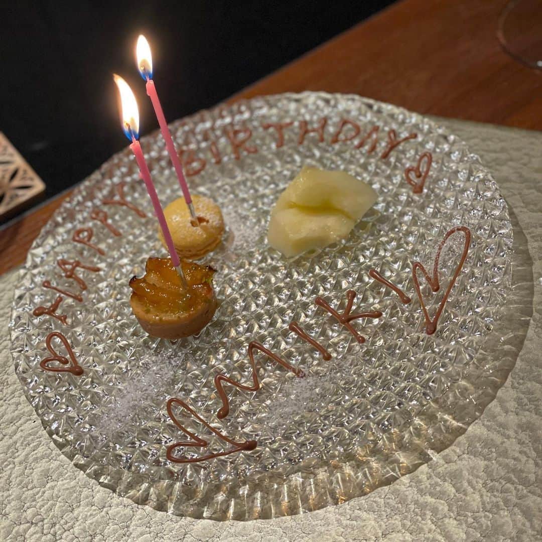 吉田美紀さんのインスタグラム写真 - (吉田美紀Instagram)「・ ・ 先日のさっちゃんとの時間♡ 誕生日をお祝いしてくれました✨  もう長い仲でさっちゃんとの歴史は沢山♡ 人生の山あり谷ありをお互いに見守りあってる！  さっちゃんが予約してくれた “蕎麦三たて”さん。 すごく美味しくてお気に入りのお店にまた追加✔️  素敵なタンブラーもありがとう♡ サウナでもトレーニングでも沢山使うね！！  LOVE❤️  @sachiko__kurihara   #friends #thankyou #三たて #蕎麦三たて」6月11日 9時26分 - miki__yoshida