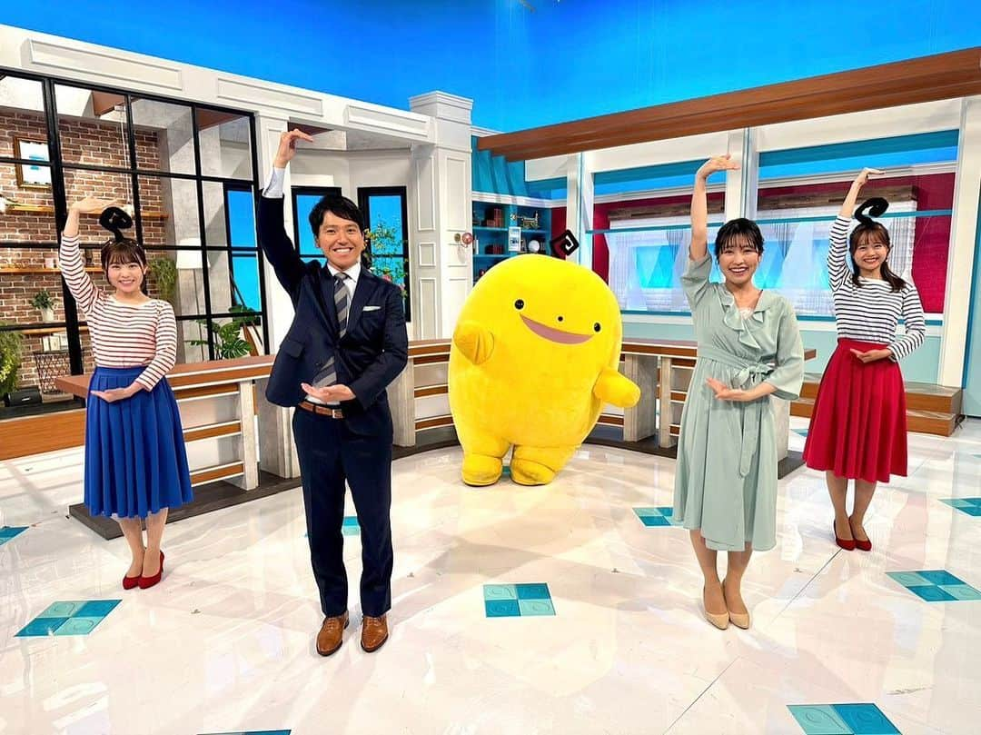 広島ホームテレビ「HOME NEXT neo」さんのインスタグラム写真 - (広島ホームテレビ「HOME NEXT neo」Instagram)「お久しぶりです。岡本です！🥰  ぽるぽるダンス、ピタニューバージョンの撮影をしました！☺️✨ 直前までスタジオ前でみんなで練習しました🤣楽しかったです！  皆さんも一緒に、 テレビの前でぽるぽるじゃんけんをしましょう〜✊🏻✌🏻🖐🏻 6月下旬からの朝5時59分〜天気予報と6月24日朝9時30分〜「ピタニューサタデー」で放送予定です！  #広島ホームテレビ#ピタニュー#ぽるぽる#アナウンサー#吉弘翔#山﨑菜緒#野村舞#岡本愛衣」6月11日 9時27分 - home.announcers