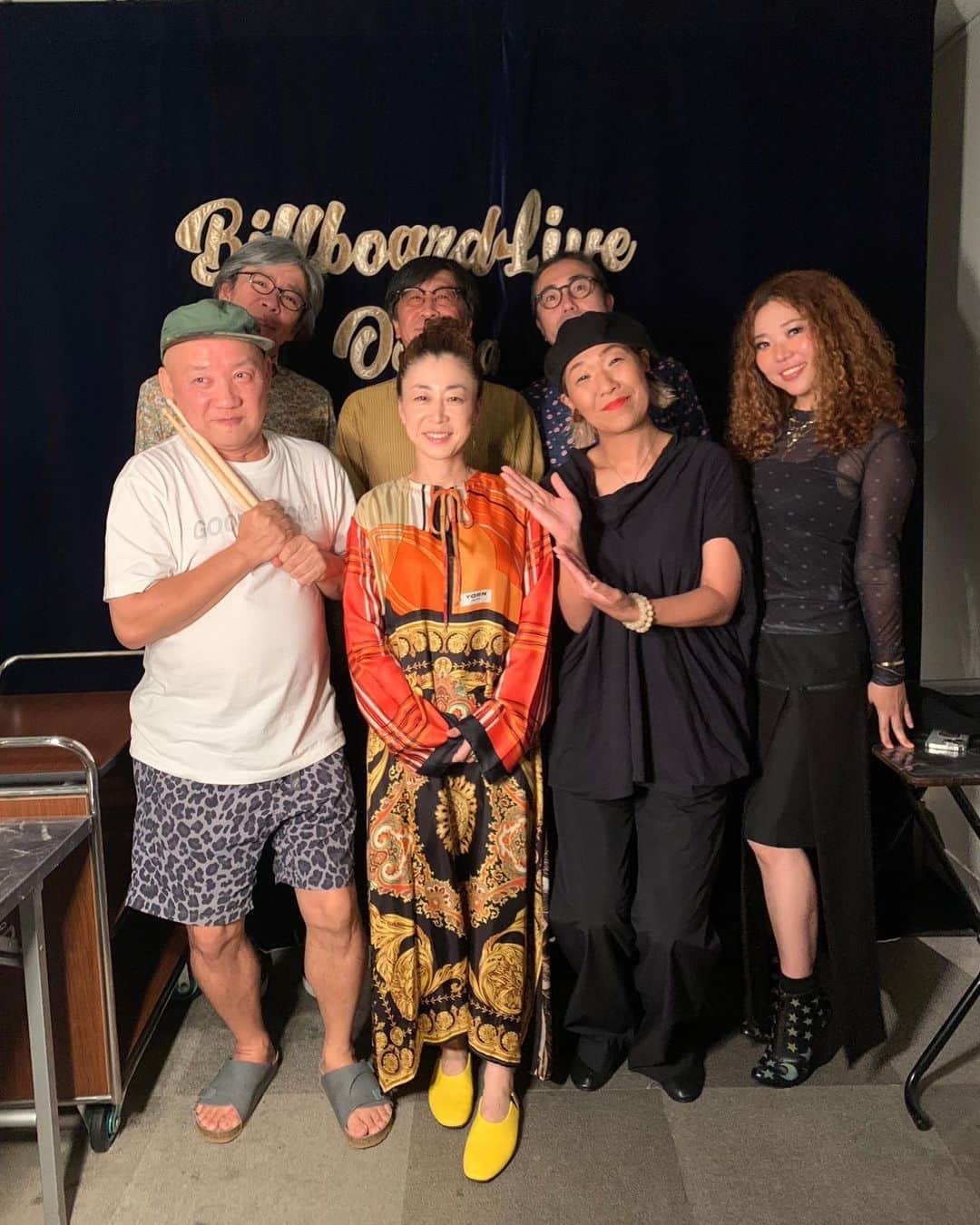 birdのインスタグラム：「bird ” 25th Anniversary Best ” Live !  @Billboard Live OSAKA（大阪）  来てくださったみなさん、ありがとうございました！久しぶりのビルボードライブ大阪、とても楽しい時間になりました。歌声や手拍子がいっぱいステージまで届いてきました✨  ビルボードライブ東京、大阪、ホントに楽しい4公演でした。  ゲンタさん、澤田さん、たかひろさん、樋口さん、メグさん、ハナちゃん、PA佐藤さん、なかえさん、モニターPA水田さん、楽器テック大石さん、お疲れさまでした！  ビルボードライブ大阪のスタッフのみなさん、お世話になりました。  #ビルボードライブ大阪  #GENTA #澤田浩史 #樋口直彦 #渡辺貴浩 #Meg #HanahSpring #bird」