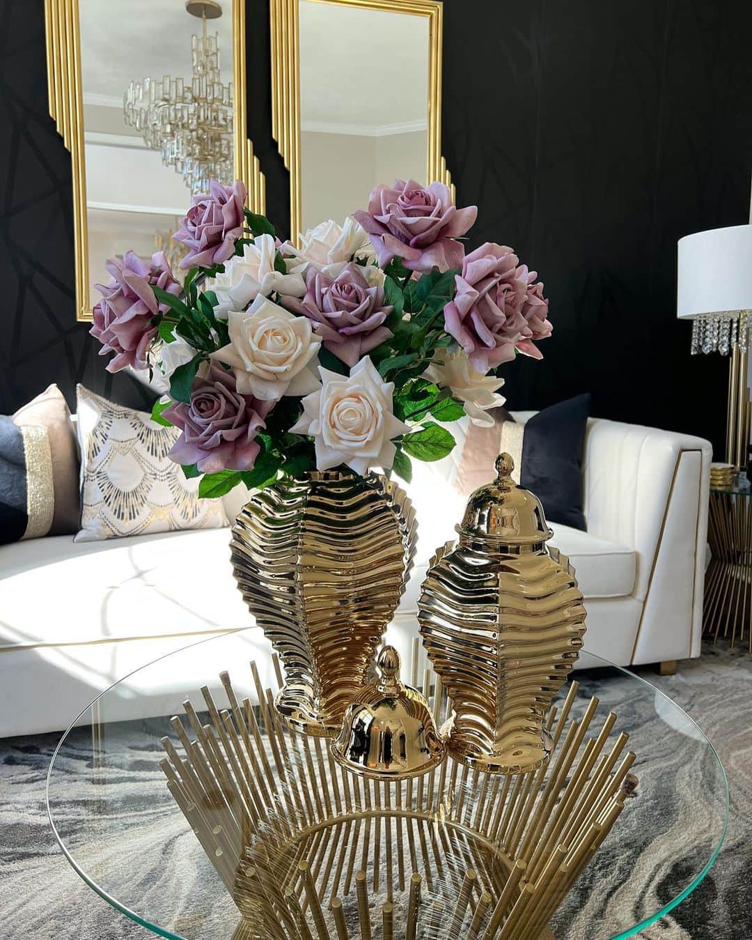 のインスタグラム：「Surround yourself with beauty and style💕Explore our collection of elegant home decor that will transform your house into your dream home✨ Only at inspiremehomedecor.com   Clic the link in bio or tap the photo to view our styled products.」