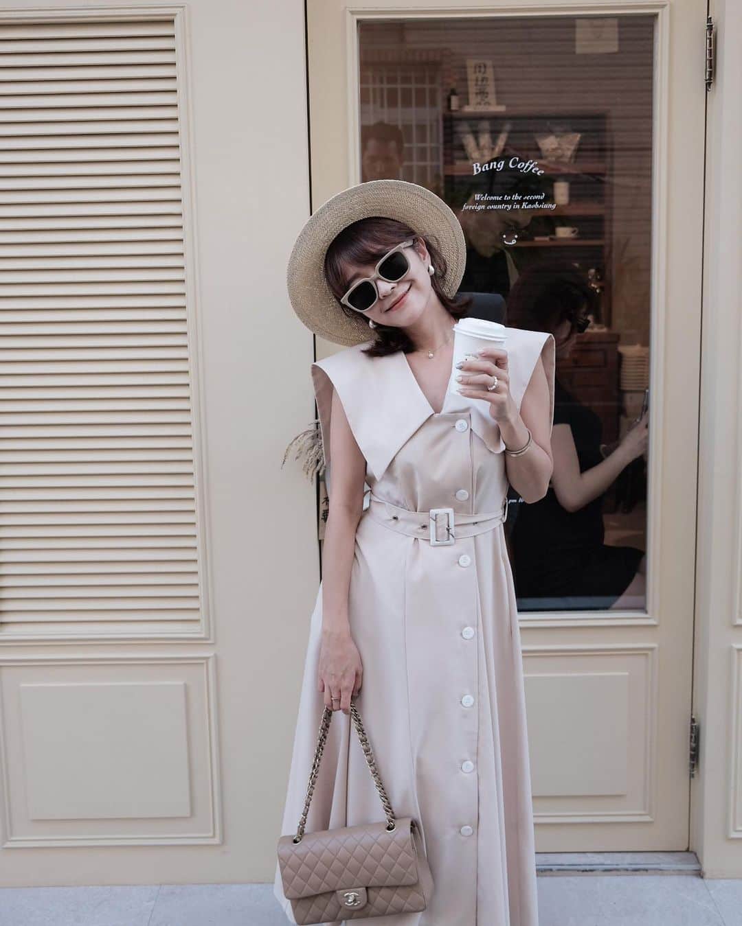 郭圈圈のインスタグラム：「老闆好熱情 一看到我就問我是不是郭圓圓😂 ㄨㄟˉ～～人家是郭圈圈啦🤣 （不是第一次被記錯，只能說圓圈太容易混淆？） - 這間的🍋西西里美式&伯爵鮮奶茶是老闆最推薦的，跟著老闆點準沒錯🤭鹹食甜食也都好吃耶～不是只有好拍而已👍🏻 這間美美咖啡廳在高雄鼓山區 大家有來的話也可以安排去 #內惟藝術中心 走走～兩個點蠻近的！ - #邦咖啡 @_bangcoffee  📍高雄市鼓山區逢甲路207-1號 🕰️ 10:30-22:00 - #lea_outfit @marule.official ✨ 官網下單🔗marumarulea.com 新品上新優惠中⬆️」