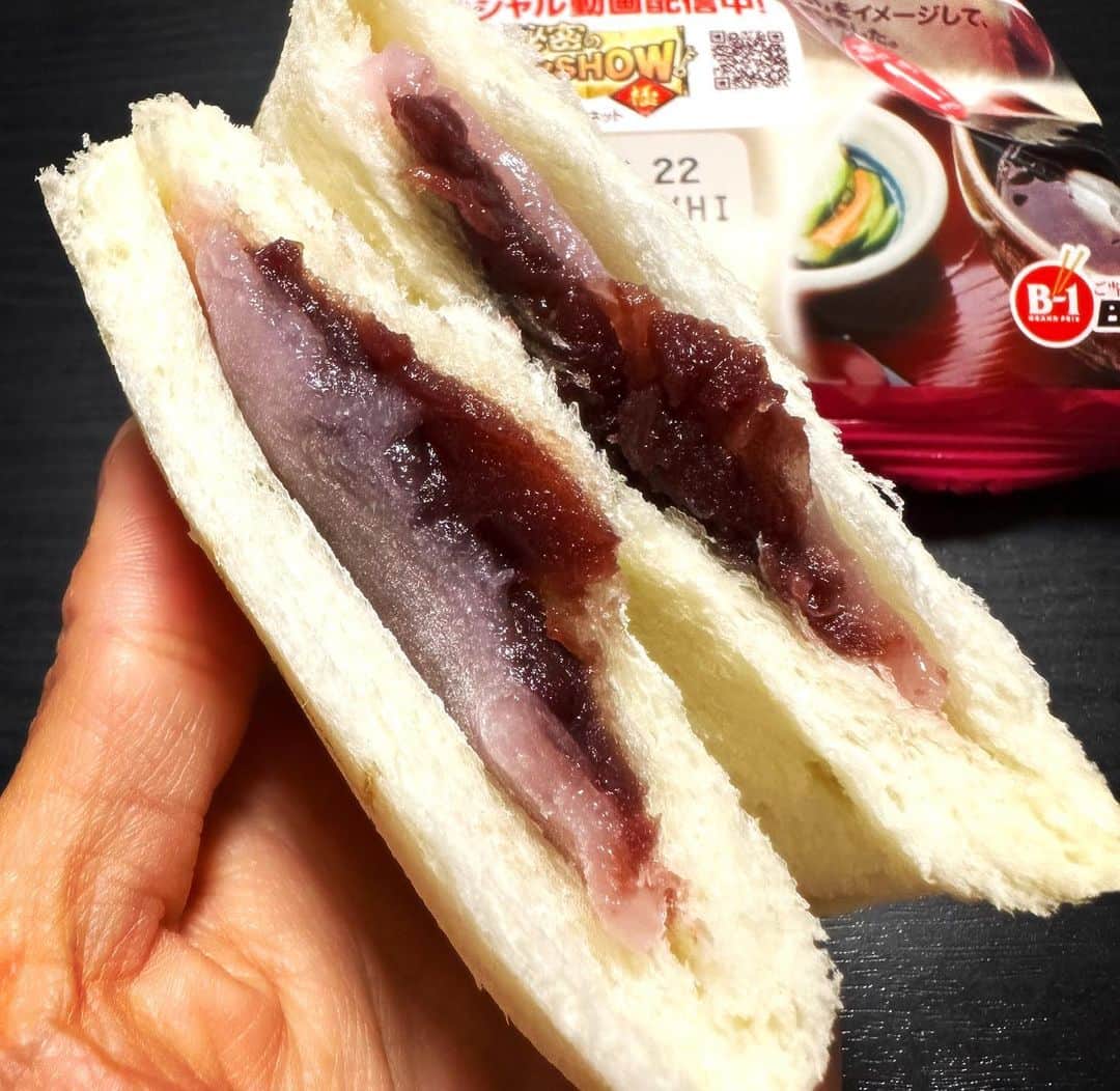とぎもちさんのインスタグラム写真 - (とぎもちInstagram)「. 日本帰ってた時に食べた ランチパック 出雲ぜんざい風💕  あんもち入っててすごく好き。 2枚のランチパック 白と赤の餅で2種類だった😋💓  島根県でぜんざい食べたい。。  #ランチパック #ランチパック出雲ぜんざい風 #出雲ぜんざい #ランチパック地域限定 #パン #란치팩 #일본 #빵 #とぎもちランチパック #とぎもち出雲ぜんざい #とぎもちパン #とぎもちランチパック出雲ぜんざい風」6月11日 9時54分 - togistagram
