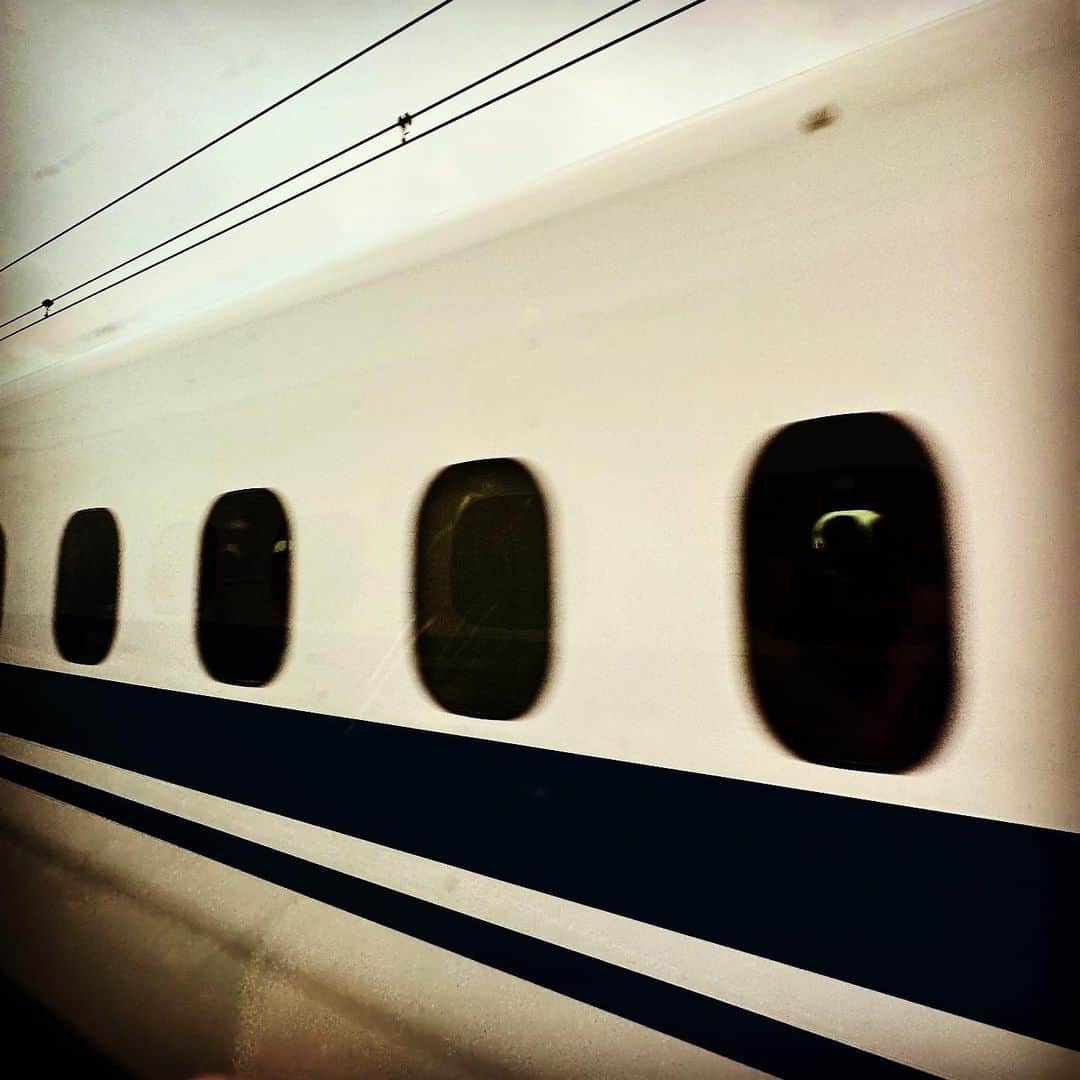 ただすけのインスタグラム：「#THEALFEE #桐生市市民文化会館 #ほぼ無事終了 #新サンプラー #不慣れ そして今日は所用で移動なのですが、よっしゃ景色でも撮ろう！とした結果がこちらです。 トップスピードですれ違っても捉えることが出来る技術を、別の何かに活かせないものか。」
