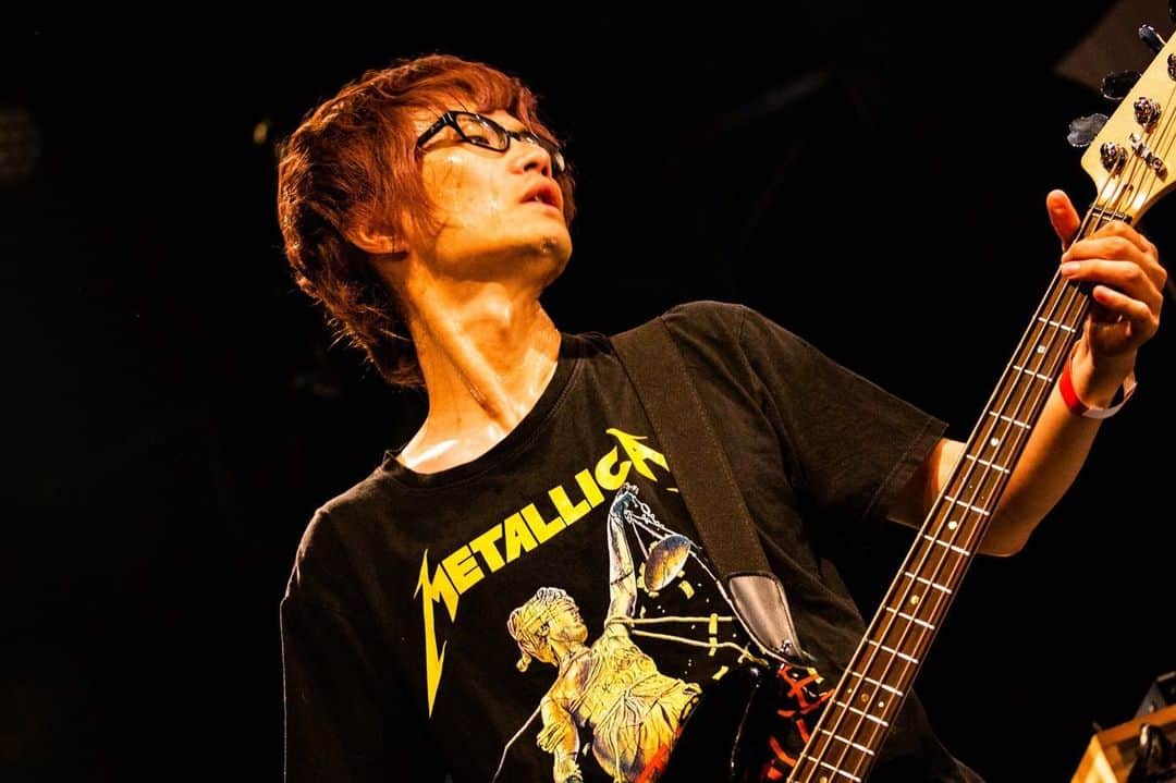 セックスマシーン!!のインスタグラム：「6/10「天井開放フェス」その2  撮影:@oikekaori  #セクマシ!! #セックスマシーン!! #圧倒的な存在感 #世界一長いマイクケーブル #ゲストボーカル #ゲストパーカッション #WOW #sexmachine #邦ロック #バンド #フェス」