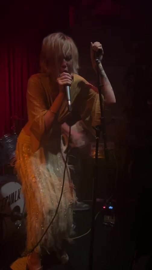 グレース・ヴァンダーウォールのインスタグラム：「Live at Sleepwalk」