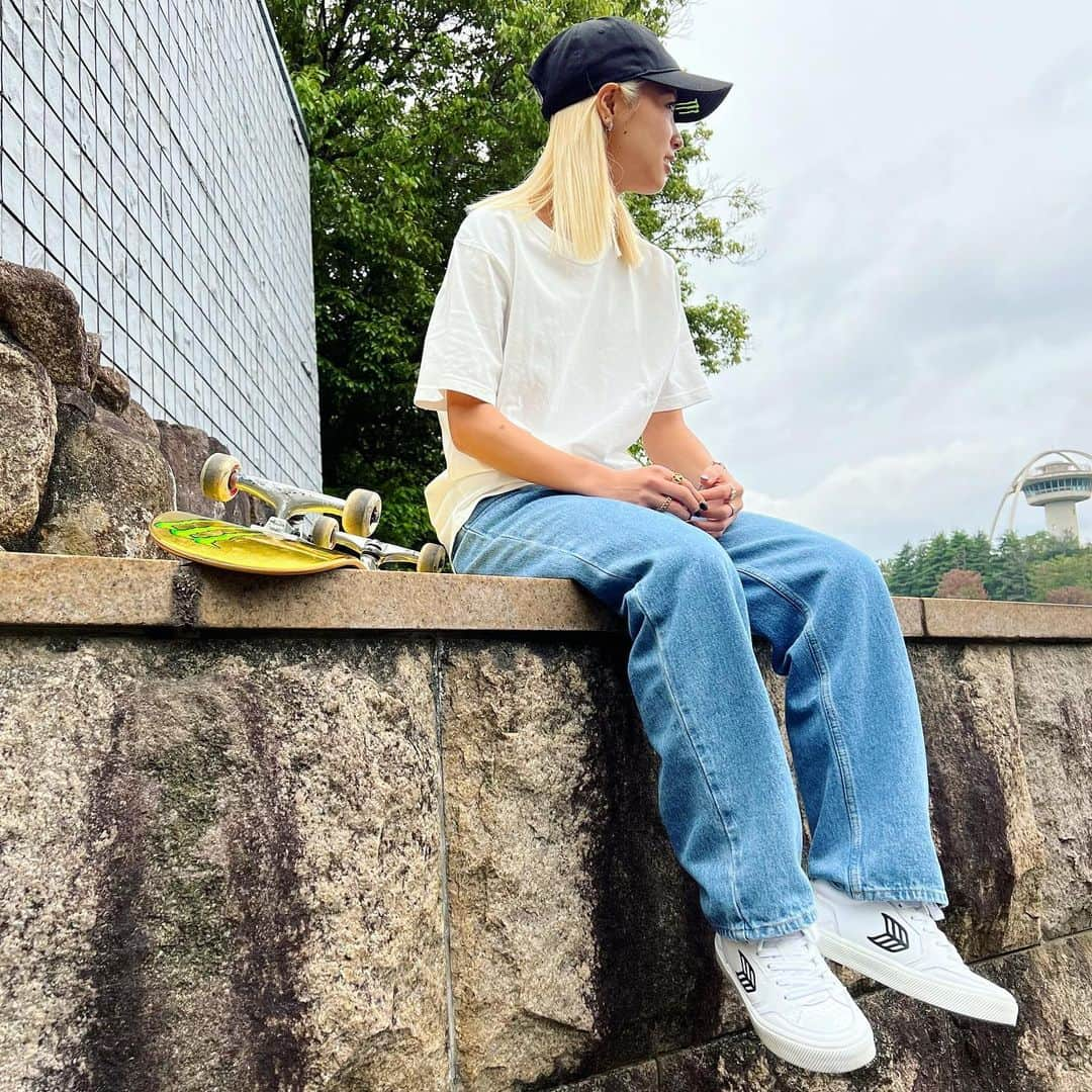 西村碧莉さんのインスタグラム写真 - (西村碧莉Instagram)「Vallely white leather 🤍🤍🤍 @cariumaskateboarding @mikevallely」6月11日 10時25分 - aori_nishimura