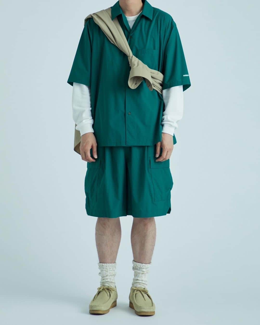のインスタグラム：「ㅤㅤㅤㅤㅤㅤㅤㅤㅤㅤㅤㅤㅤ ＜ UNITED ARROWS & SONS ＞ ＜PRODUCT TWELVE ＞デザイナー川瀬氏監修のシャツとショーツが発売中です。  ナイロンの高密度織物「PERTEX®︎ EQUILIBRIUM」素材を使用したソフトでエアリーな着心地が特徴で、これからの梅雨時期にも快適に過ごせるシリーズとなっています。一枚着でももちろん、羽織りとしてレイヤードスタイルにも活躍します。  シャツ ¥23,100- ショーツ ¥26,400-  #UnitedArrowsAndSons #UnitedArrows」