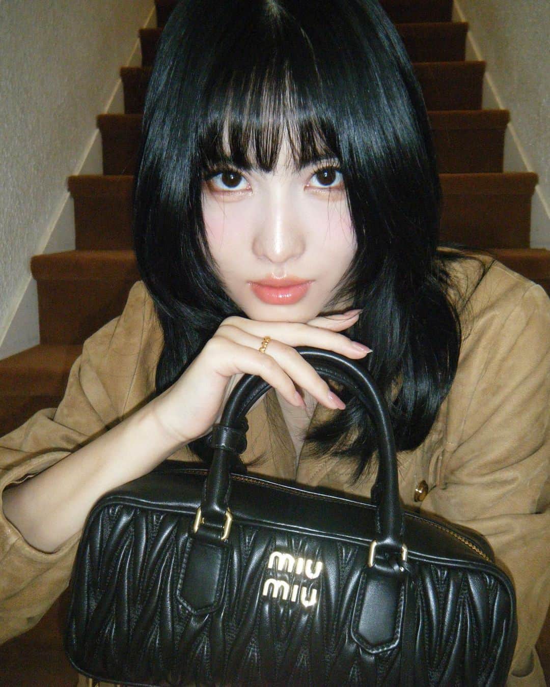 もものインスタグラム：「Black & Brown 🖤🤎 @miumiu  #MiuMiu #MiuArcadie #ad #JAPAN」