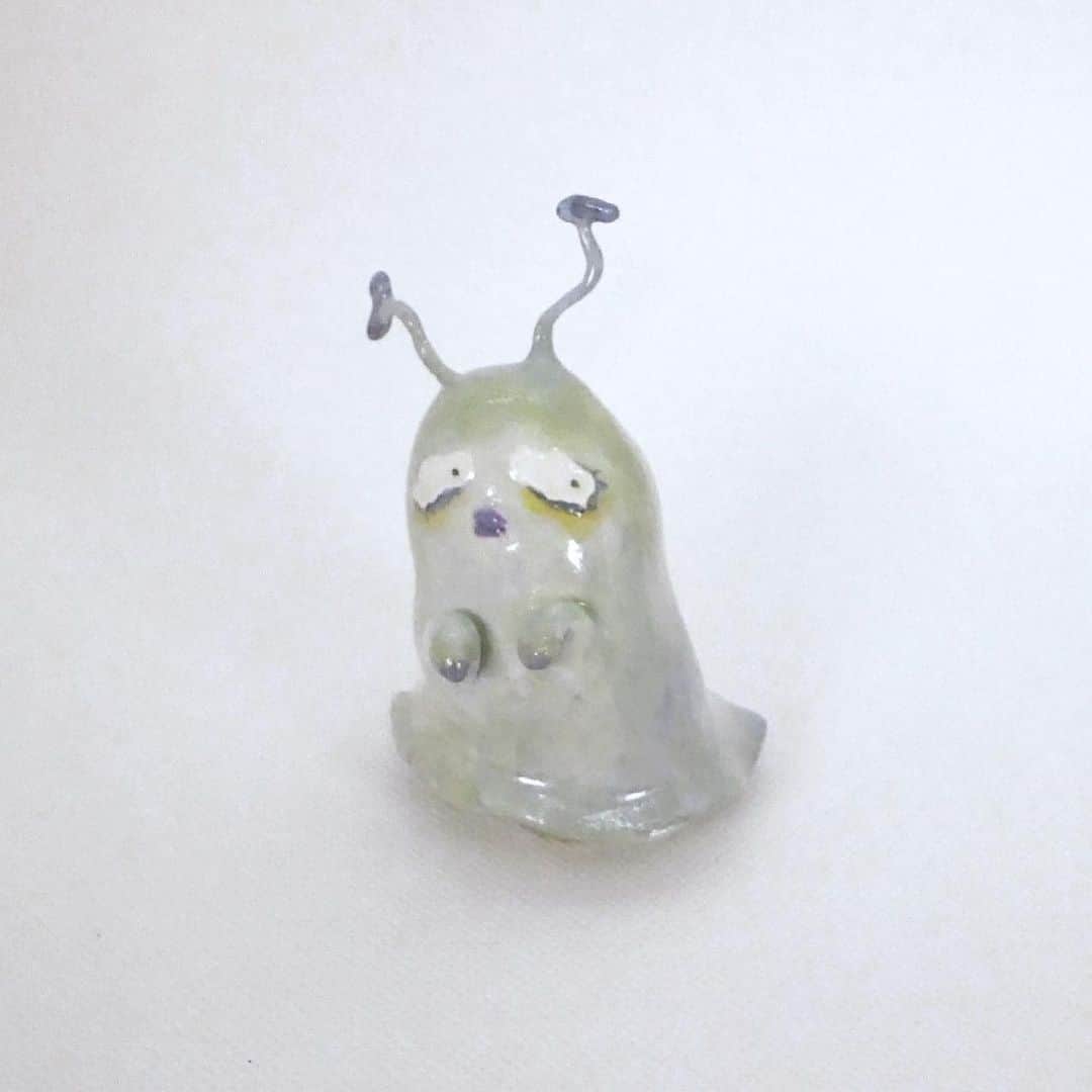 木越明さんのインスタグラム写真 - (木越明Instagram)「Running Ghost 💦  80mm×33mm stone powder clay, acrylic paint  2023  #akigoshinoyatsu  #sculpture #clay #clayart」6月11日 11時00分 - aki_kigoshi