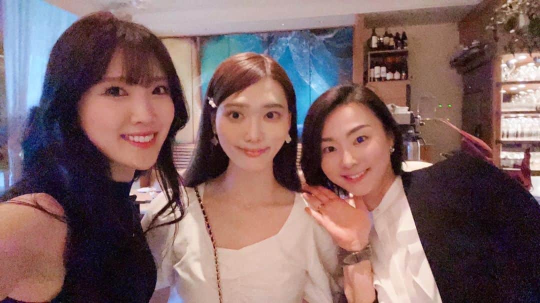のインスタグラム：「会えて本当に本当に嬉しかったよぉぉぉ🩷🩷🩷  二人共ママとは思えない美しさ✨ 大好きなむら(花峰千春さん)と、ゆか(真月咲さん)です！  宝塚で出逢えた仲間は大切な大切な存在です😢  #takarazuka #宝塚 #宝塚歌劇団 #花組 #星組 #宙組 #タカラジェンヌ #宝塚og #元宝塚 #天玲美音 #宝塚歌劇 #宝塚観劇」