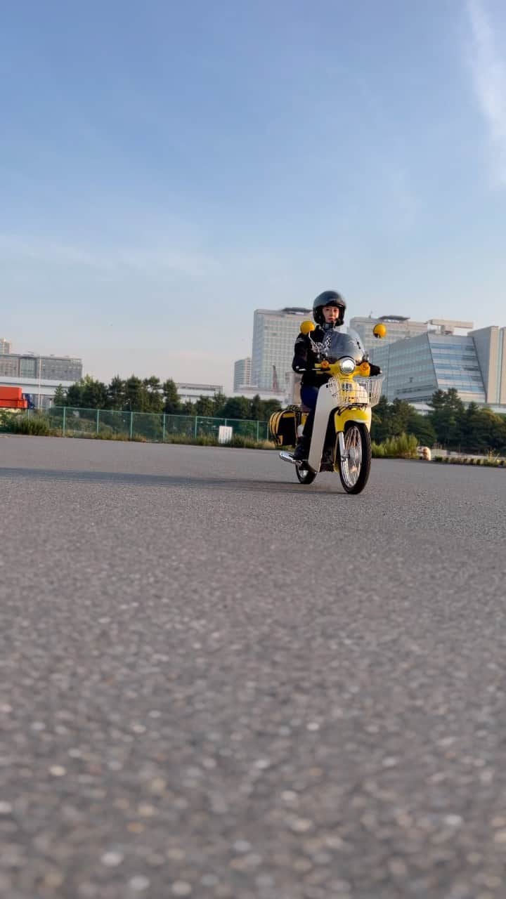 金田彩奈のインスタグラム：「💛  走ってるところ撮るの難しい🥺  #バイク #バイク女子 #バイク乗り #バイクのある生活 #バイクのある風景 #バイク好き #バイク好きな人と繋がりたい #バイク乗りと繋がりたい #バイク旅 #バイクツーリング #バイクライフ #バイクが好きだ #カブ #スーパーカブ #cub #supercub #cb400 #gsxs1000gt #bike #bikelife #biker #bikegirl #motercycle #bikeweek #bikewear」
