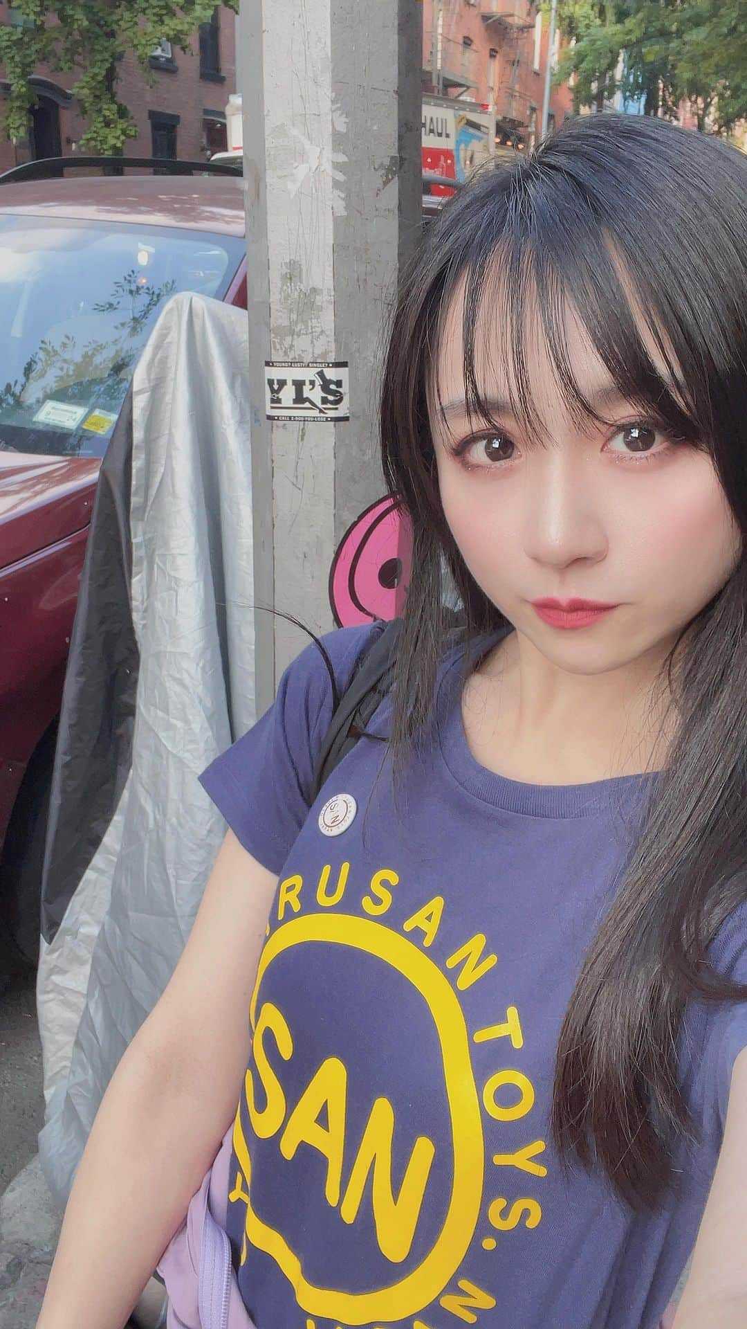 のインスタグラム：「イベント初日終わりました🇺🇸 沢山のかたが商品を手にしてくれてとても嬉しかった。 毎回支えてくれる、大好きなteam New Yorkのみんな！ ・ ・ #asakakubo #久保亜沙香 #久保 #亜沙香 #asaka #kubo #follow  #photo #live #actress #singer #japanese #japanesegirl #japan #舞台 #舞台女優 #役者 #撮影 #写真 #フォロー #日本人 #sofvitokyo #sofvi #marusan #mashu #instatoys #toydesign #fivepointsfestival #newyork #blooklyn」