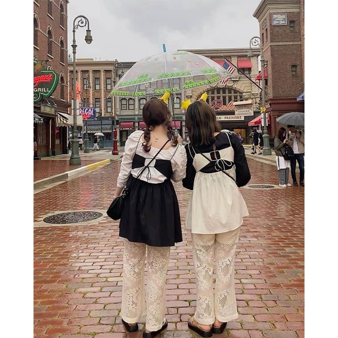 PATRA magazineさんのインスタグラム写真 - (PATRA magazineInstagram)「【もうすぐ来る梅雨に備えて☔️雨の日コーデ】  雨が続く梅雨が今年は8日入り予定☔️  晴れたり降ったりを繰り返しているから 傘は欠かせないけどコーデにも手を抜きたくない！  そんなおしゃれさんたちの雨の日コーデは？🤍  ＼ thank you 🦢 ／ @r____kk1 / @megu.03_03 @ykn__1220 / @c___kanna_ @teri0_____ / @hono_21_ @nice_araki0811  今みんなの中で流行っている事やアイテムがあれば @patra__jp をタグ付けしてぜひ教えてね🔔  皆さんのすてきな投稿をぜひ紹介させてください！  #雨の日 #雨の日コーデ　 #傘コーデ #傘 #梅雨コーデ」6月11日 12時00分 - patra__jp