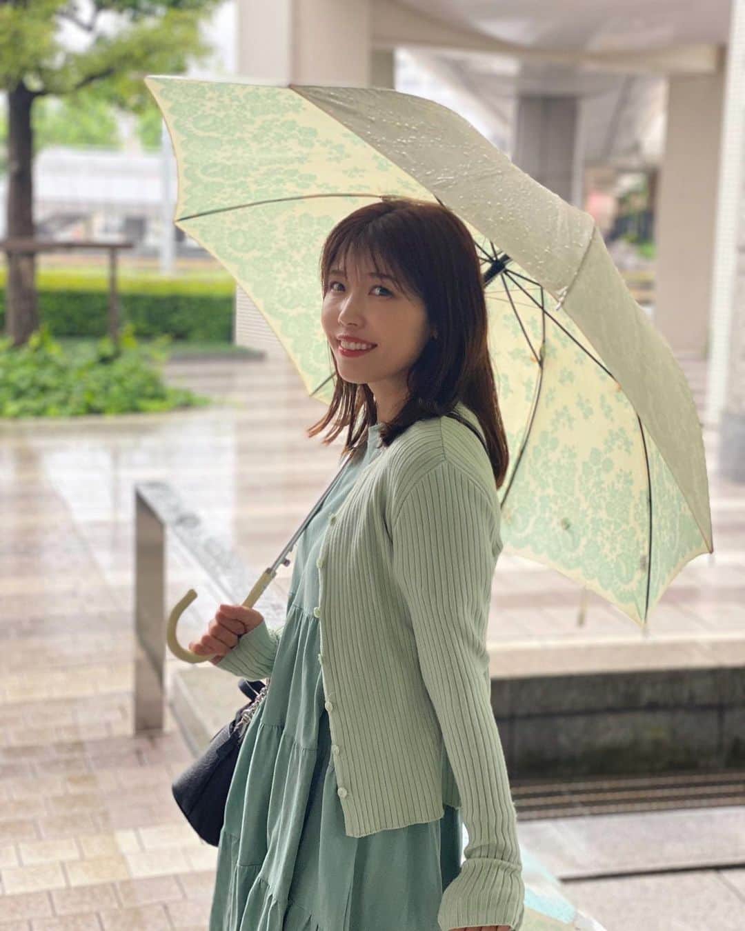 中村愛さんのインスタグラム写真 - (中村愛Instagram)「📻♡ ・ ・ ・ 雨の日の☂️☔️ラジオでした！ ⊂((・x・))⊃ 朝からこんな土砂降り珍し〜  #bayfm #テルサン  でもテンションは上がってたよー‼️聞いてくれた方ありがとう🖐️❤️☺️！  3枚目はみんなの写真🤳  この後も天気悪いんかな😭」6月11日 11時54分 - nakamuramura_ai