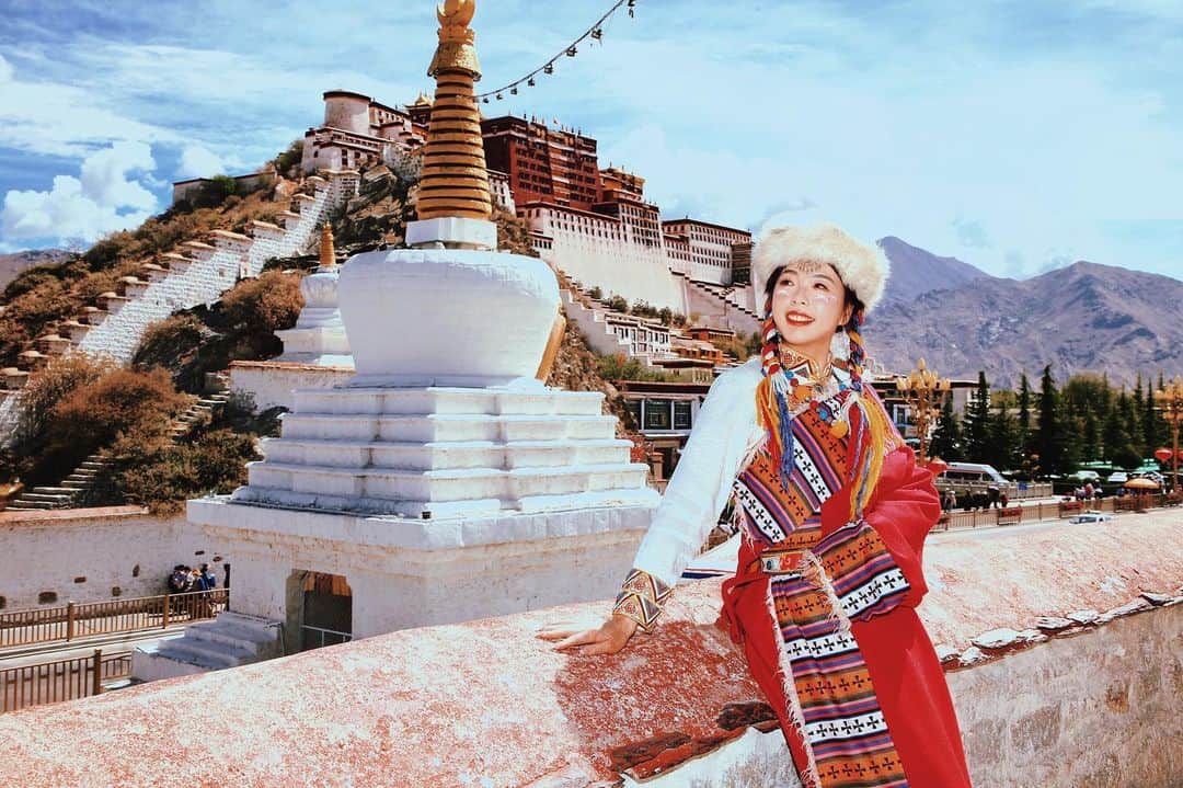 フォン・シャンシャンさんのインスタグラム写真 - (フォン・シャンシャンInstagram)「Hello Tibet 👋#potalapalace #roadtrip」6月11日 11時57分 - shanshanfeng_golf