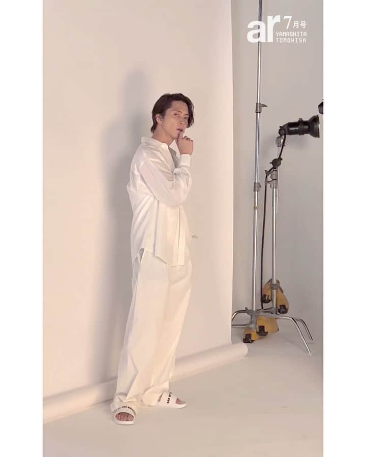 のインスタグラム：「6/12発売！ar7月号のカバーに 山Pこと、山下智久さんがスペシャルカムバック❤️‍🔥 明日が待ち遠しい方へ ひと足お先にオフショをお届け🫶  ビジュにマインド…全てがパーフェクト♡な山Pサマの 新たな魅力を発見できる ar限定まなつのぐらびあページへと仕上がりました🤫  明日はぜひ直接手にとって誌面をお楽しみください🩷  📣information📣 大大大好評につき、 お早めのご予約を おすすめいたします💨  #詳細はストーリーズから ✈︎ #山下智久 #山P #tomohisayamashita #ar7月号 #ar #armagazine #trend #beauty #イケメン #美男子 #SEEHEARLOVE #SHL」