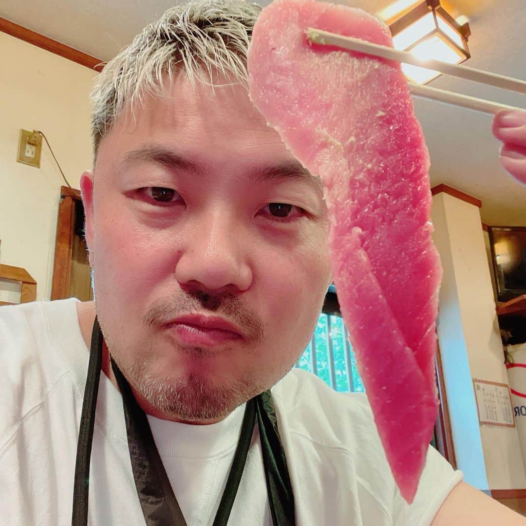 信沢Hitoshiさんのインスタグラム写真 - (信沢HitoshiInstagram)「おにぎりみたいなお寿司。 デカすぎた。」6月11日 12時04分 - nobusawahitoshi