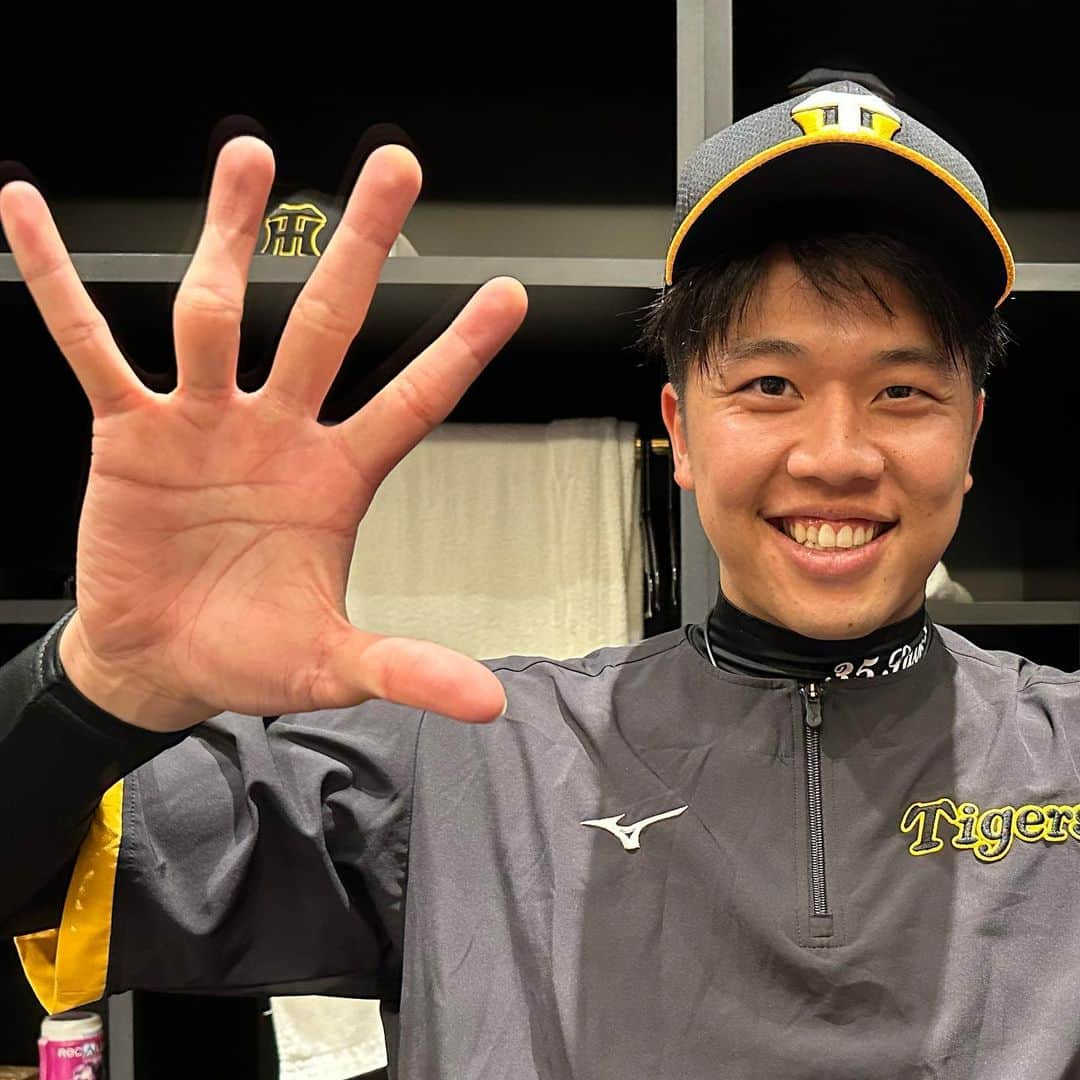 阪神タイガースさんのインスタグラム写真 - (阪神タイガースInstagram)「7回無失点の好投で今季5勝目をあげた#才木浩人 選手！ #才木浩人 選手 #5勝目  #阪神タイガース  #ARE」6月11日 17時40分 - hanshintigers_official