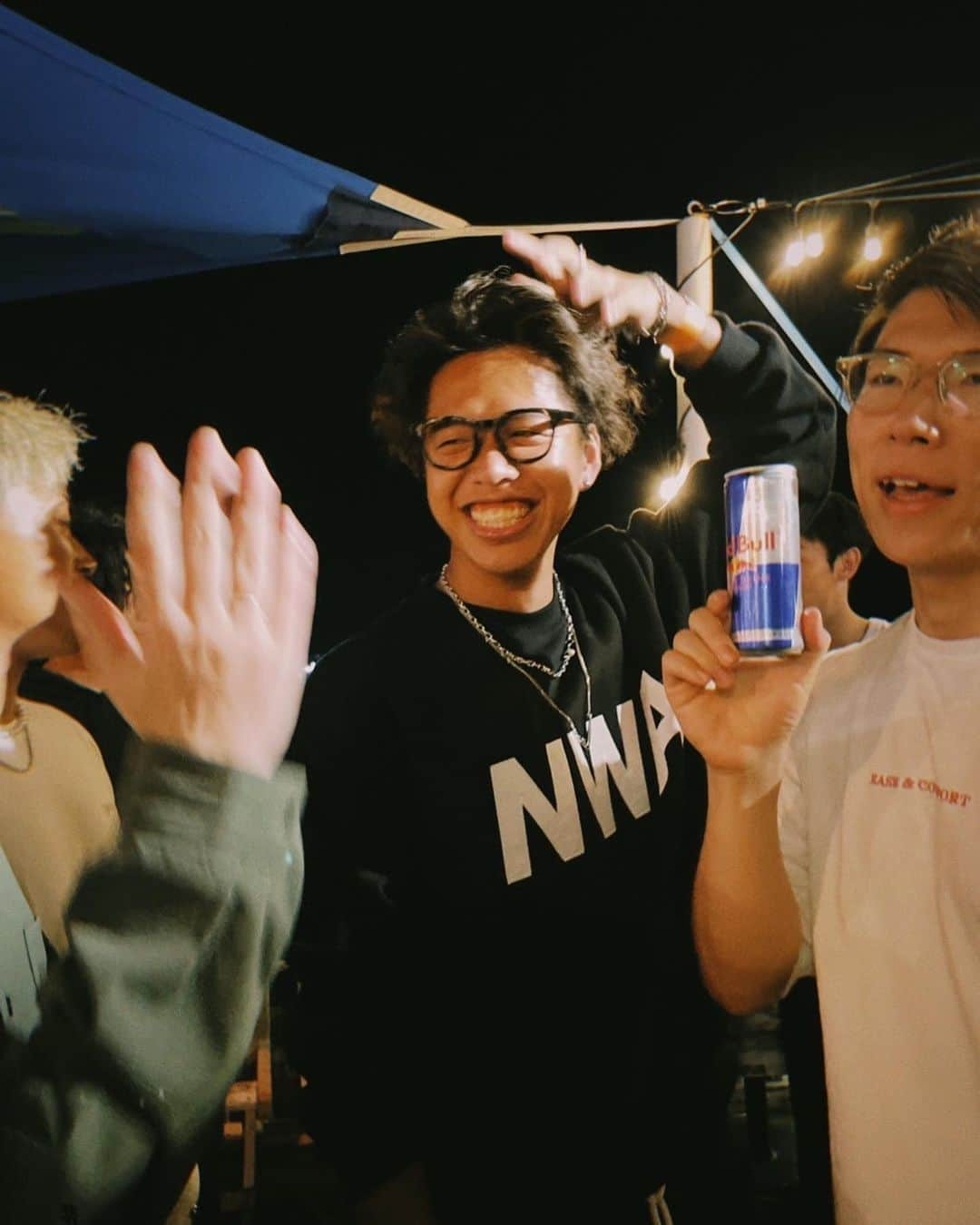 マックさんのインスタグラム写真 - (マックInstagram)「chill🧡🖤🥴 . . . . . . #redbull  #redbulljapan  #チルすぎた #こんないい感じの写真なのに #内心 #おしゃれな人多すぎて芋でした #芋っころ万歳 #いい感じの写真に #絶対いるのやめて #あきとんとん #マック #とりあえずyeah!!」6月11日 17時40分 - john_mac2