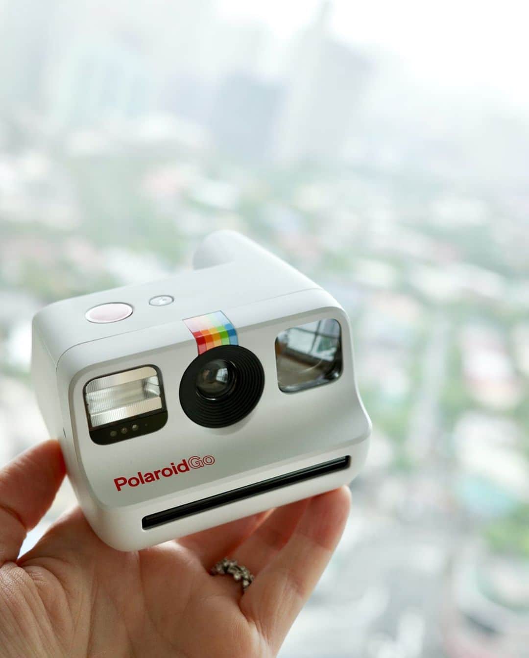 アン・カーティスのインスタグラム：「Adding this tiny cutie to my collection 📸」