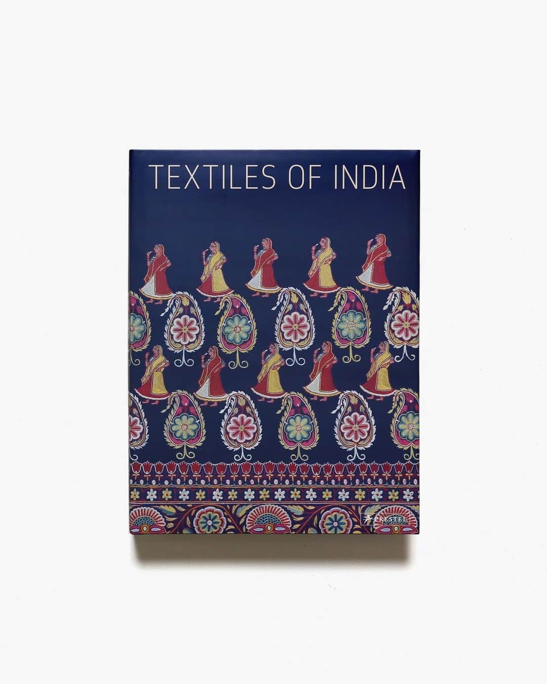 nostos booksさんのインスタグラム写真 - (nostos booksInstagram)「本日は「世界のテキスタイル」を特集。美しい布は人々が長きにわたり紡いできた文化そのもの。今回は中近東、中央アジア、中国、ヨーロッパ、そして日本の伝統的な染織資料集10冊をご紹介します。  オンラインストアへは商品タグをタップ◯ 　 入荷本からおすすめ10選  ----------  1冊目 『草木染 日本の縞』 日本の染色工芸家、染色研究家、草木染め研究家／山崎青樹による草木染の資料集。様々な模様のなかでも縞模様に注目し、それぞれの名称や歴史、また制作方法とそれに基づいて染められた布地を本書に貼り付けて収録。多様な縞模様表現と、それにあわせて染められた草木染の繊細な美しさに魅せられる一冊。限定1200部。   ----------  2冊目 『Textiles of India』 世界有数のインド・テキスタイルのコレクションから、インド全土で何世紀にもわたって行われてきた芸術的生産の概要を、魅力的に紹介するビジュアル資料集。各セクションでは、地域ごとのの織物の伝統、パターン、工程を紹介。グジャラート州のパトラ・シルク、チベットの寺院に保存されている錦織のランパ、インドネシアの媒染レジスト染めのコットン、ベンガル地方の刺繍、ムルシダーバードのシルクのサリーなど、細部まで丁寧に掲載している。   ----------  3冊目 『Textiles of Indonesia』 40年以上にわたって収集されたインドネシアの織物の写真資料集。スマトラ島のバタックやランプン地方、ボルネオ島のダヤック、スラウェシ島のトラジャの織物に特に注目し、スンバやティモールなどの島々の珍しい織物も紹介。  ----------  4冊目 『Weavings of Nomads in Iran』 豊かな伝統をもつイランの遊牧民の織物を紹介する資料集。特に手織り帯に着目し、その役割、バックルと留め具、織物の年代測定、19世紀と20世紀の縦縞帯のデザインと構造の変化、デザインの要素、用語集などを収録。   ----------  5冊目 『時を織り込む人々 中国貴州苗族、染織探訪15年』 製織技術研究家、鳥丸貞恵の著作。中国西南部に暮らす少数民族、苗（ミャオ）族に伝わる多様な染織技法をもとめて、15年にわたり現地で調査・記録したもの。手作業で作られる日用品や美しい衣裳、素材、多様な技法、機織り機などを、カラー写真にテキストを添えて収録。   ----------  6冊目 『The Unknown Wiener Werkstatte』 1906年から1930年にかけてウィーン工房で制作されたレースと刺繍の資料集。MAK（オーストリア応用美術・現代美術博物館）に所蔵品を中心に収録したもの。作家のスケッチやデザイン、設計図、ボビンレースのパターン、当時の写真など、貴重な資料を多数収録。  ----------  7冊目 『The Flowering Desert』 パキスタンの織物を、豪華な図版で紹介する資料集。シンド州のテキスタイルに焦点を当て、衣服や帯をはじめとする装飾品やタペストリーなど、120点以上を掲載。地域の歴史、部族、それぞれのスタイルの違い、シンド刺繍に使われる様々な技法に関するエッセイも収録。  ----------  8冊目 『染色の芸術』 染色を芸術と捉え、様々な染色技術、特に防染技術に焦点を当て、その特徴や技法的概要を豊富な図版と写真で解説。技術的解説のみならず、技法の地理的分布や文化背景にまで眼を向けた一冊。  ----------  9冊目 『名物裂』 茶の湯道具の茶入や茶碗をいれる袋，袱紗(ふくさ)などにする布地、名物裂（めいぶつぎれ）を、著者所蔵の中から76種選び掲載した一冊。図版とそれを裏付ける古文書等の資料も掲載。限定800部。  ----------  10冊目 『Naga Textiles』 インド北東部およびミャンマー北西部に暮らすナガ族の織物文化と言語の解読に焦点を当てた資料集。60枚以上の色鉛筆画と180枚以上の水彩画で描かれた織物サンプルを収録。ナガ族の伝統的な織物を10年以上に渡り研究してきた人類学者のマリオン・ヴェットスタインが、デザイン、生産技術、意味、そして現代のファッションへの転化を明らかにしている。  ----------------------  店舗情報はこちら @nostosbooks  ----------------------  #nostosbooks #ノストスブックス #祖師ヶ谷大蔵 #砧」6月11日 12時23分 - nostosbooks