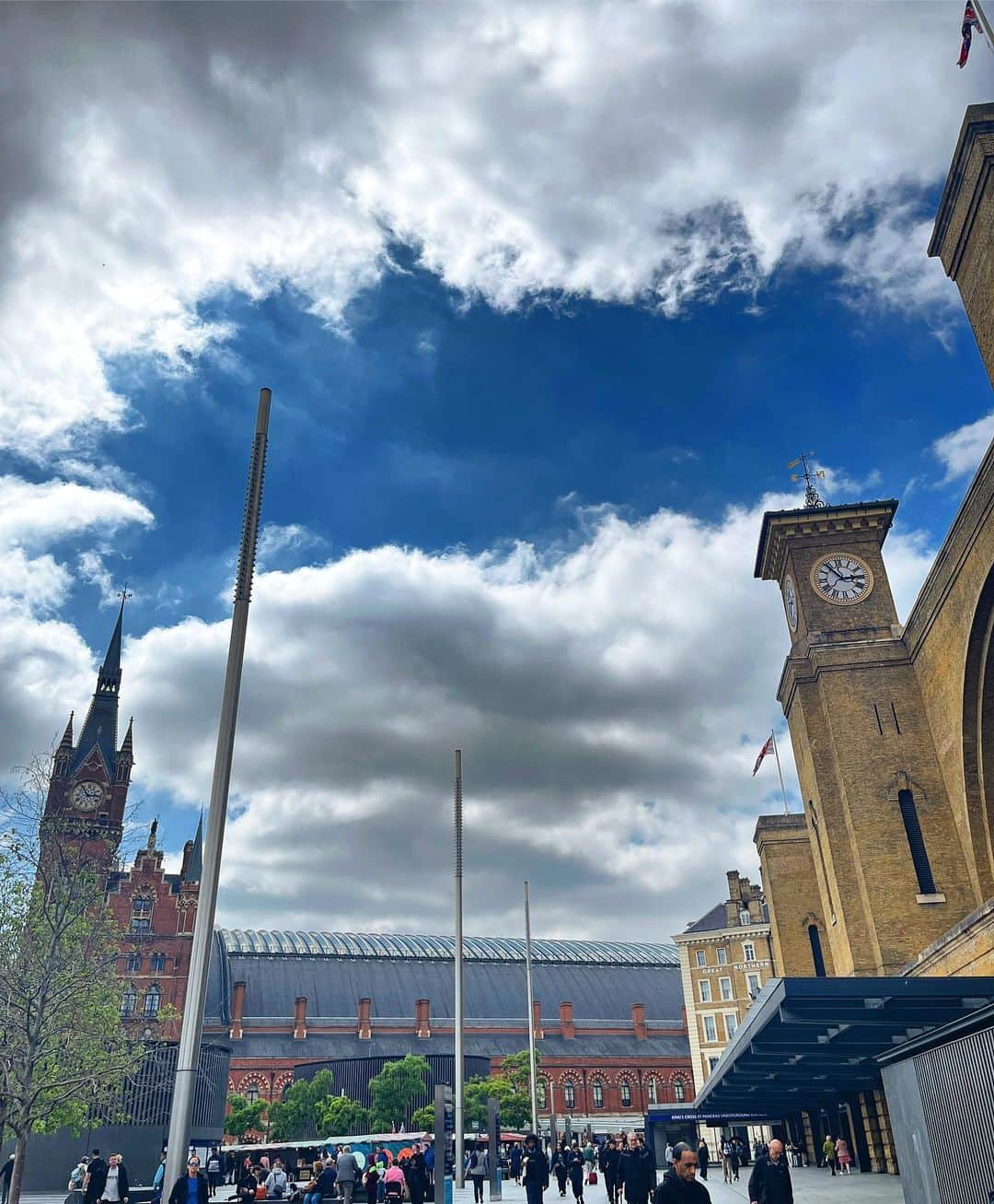 竹内佳菜子のインスタグラム：「雲が綺麗な国でした🌞☁️ #🇬🇧」