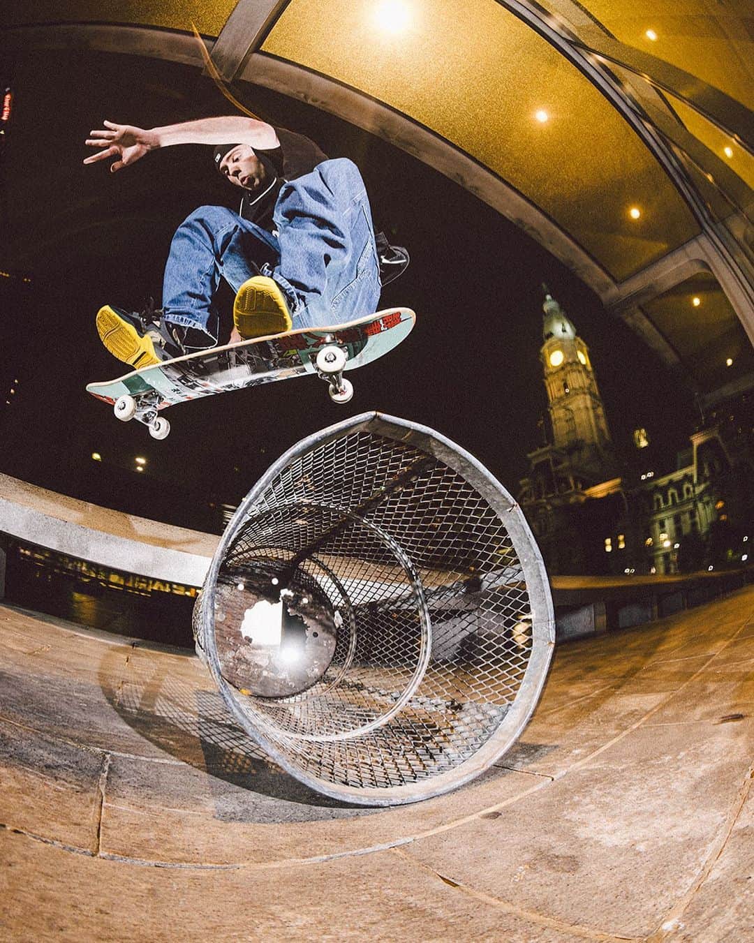 DCシューズのインスタグラム：「@kevin_bilyeu Nollie Frontside Heelflip over the can 🗑️   For the new @thrashermag x DC Truth OG 🗣️  📸: @mikeheikkila」